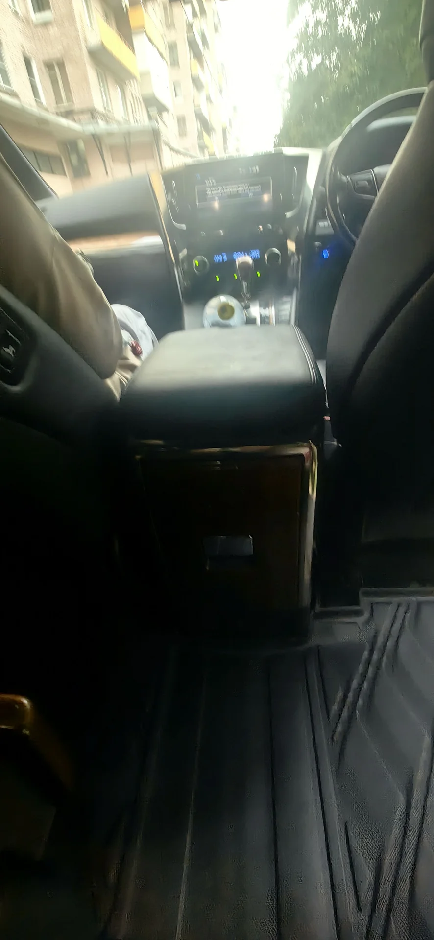 Toyota Alphard - миниатюра 9