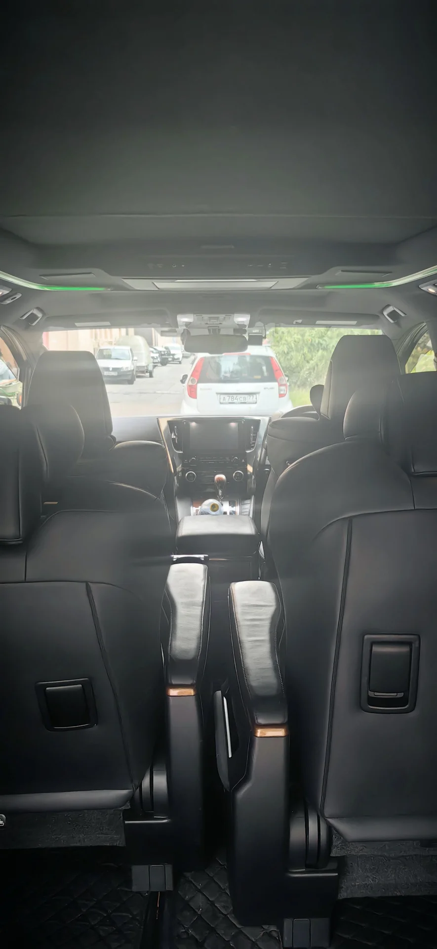 Toyota Alphard - миниатюра 16