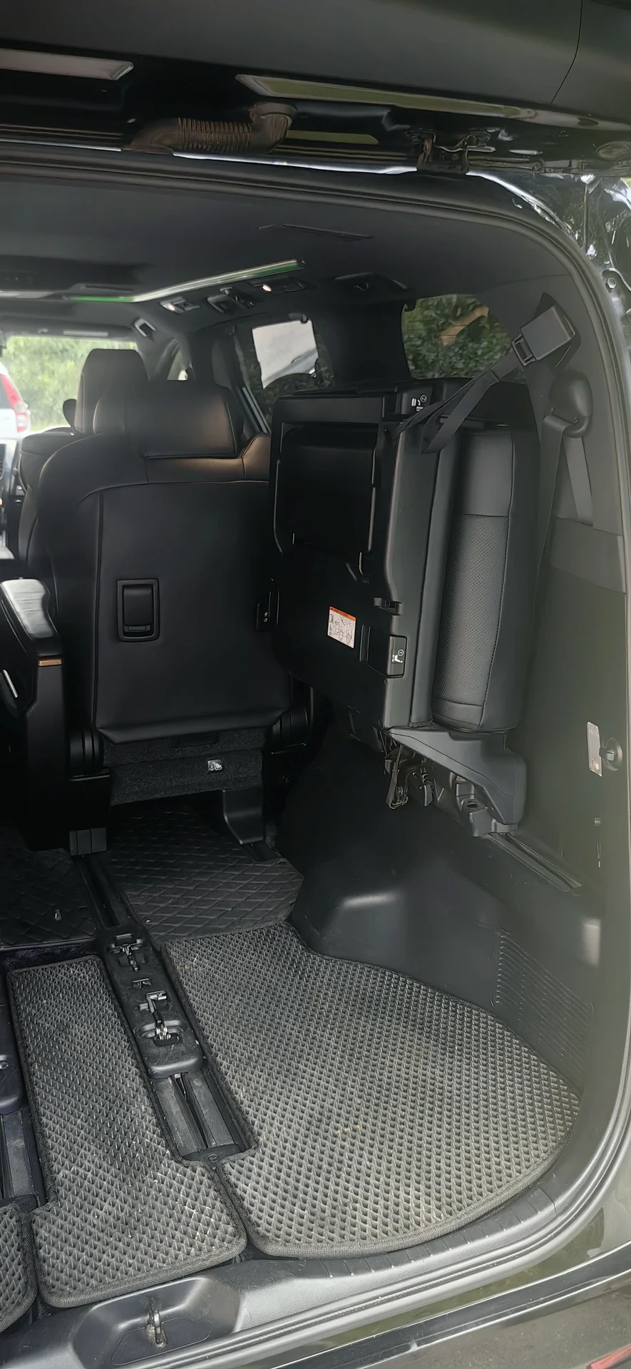 Toyota Alphard - миниатюра 19