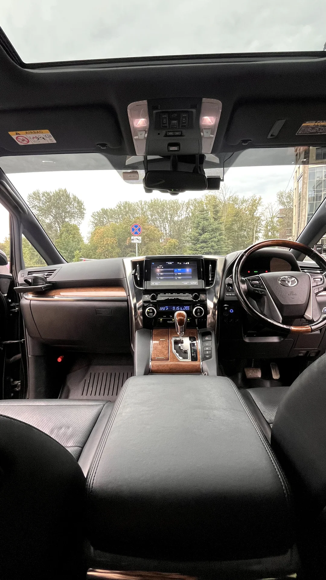 Toyota Alphard - миниатюра 23