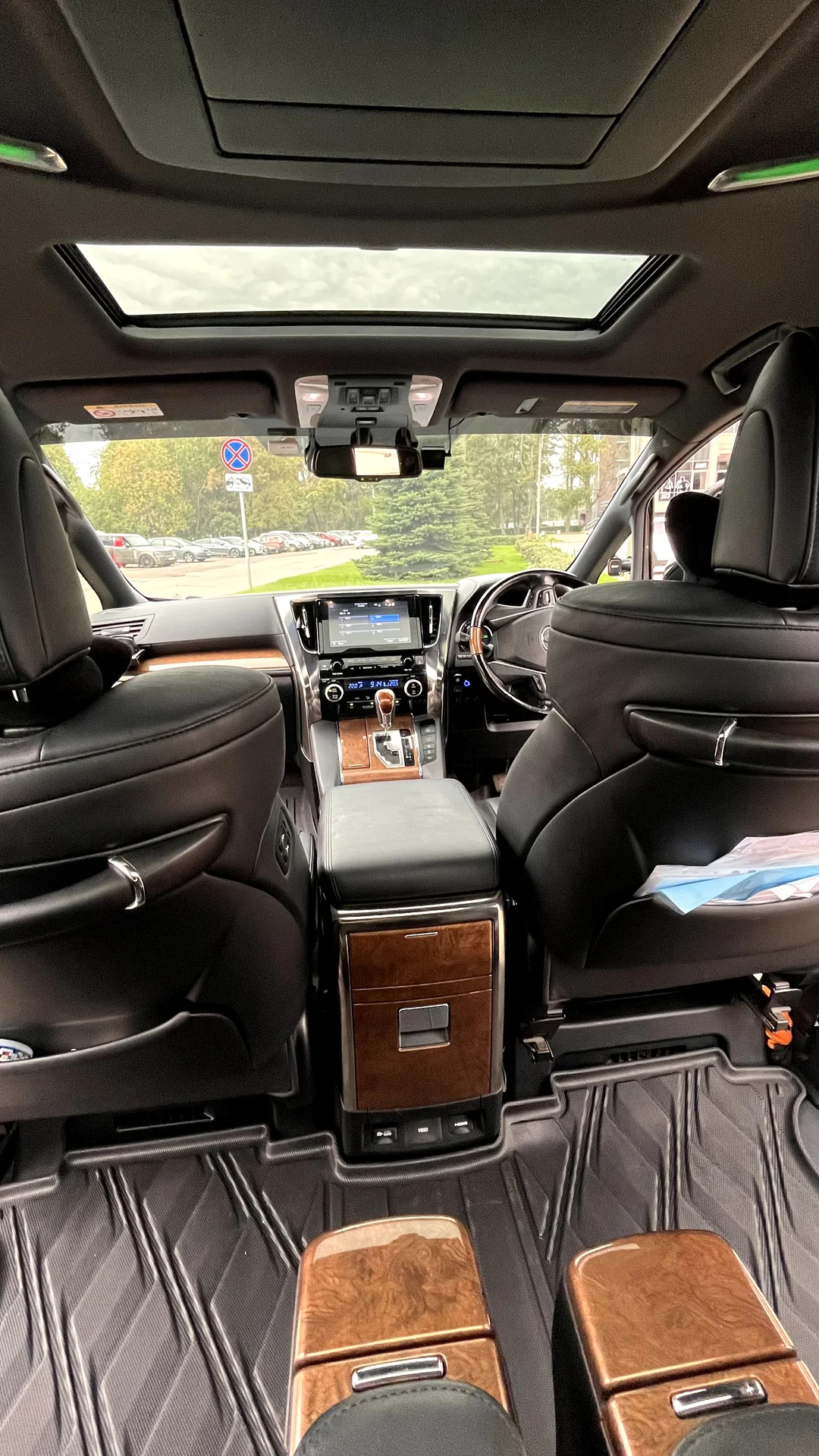 Toyota Alphard - миниатюра 24