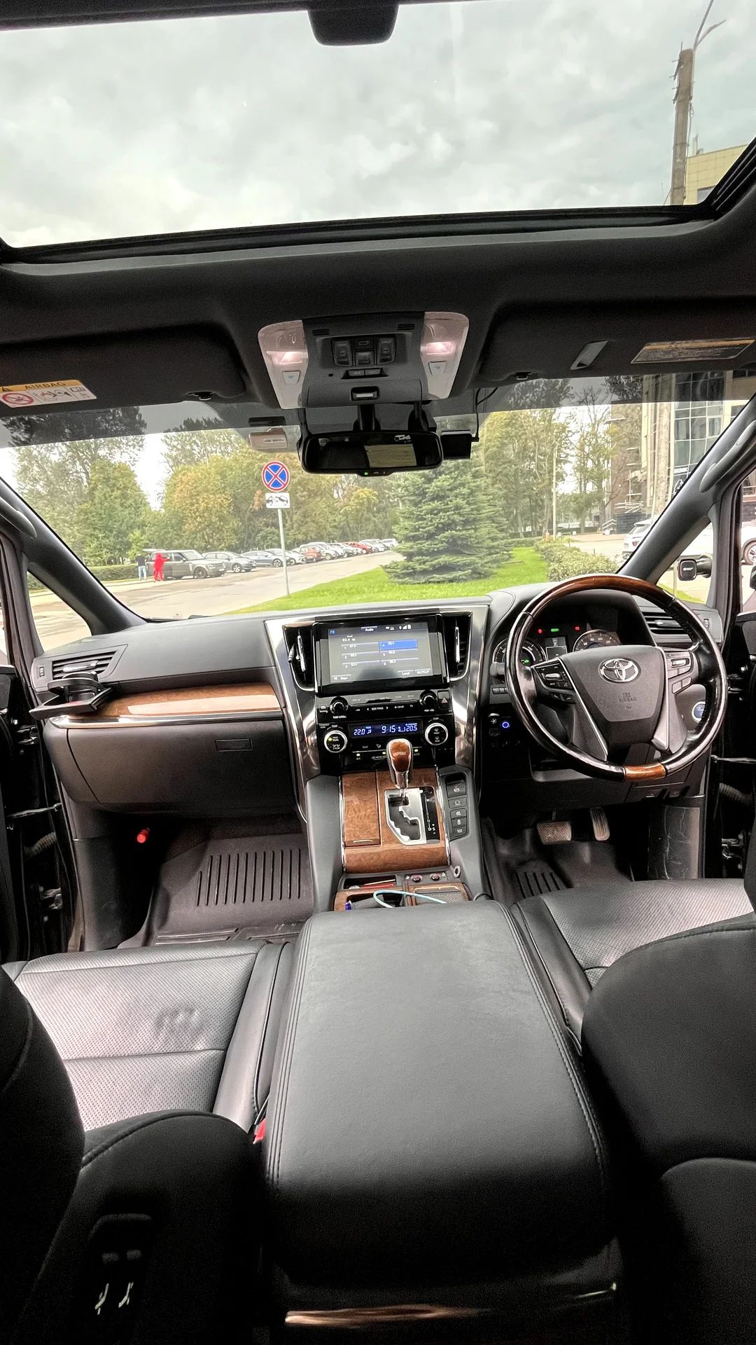 Toyota Alphard - миниатюра 26