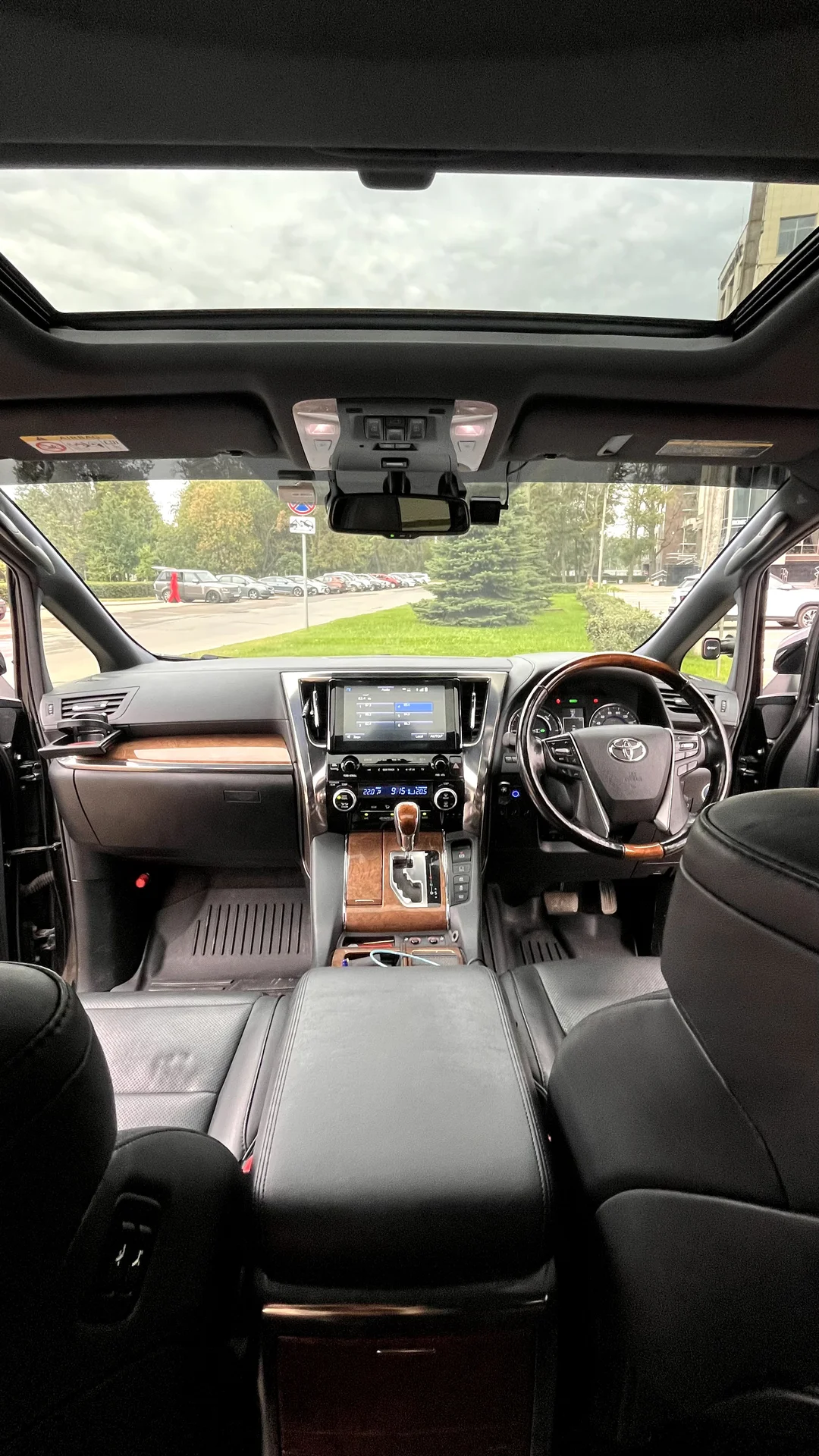 Toyota Alphard - миниатюра 27