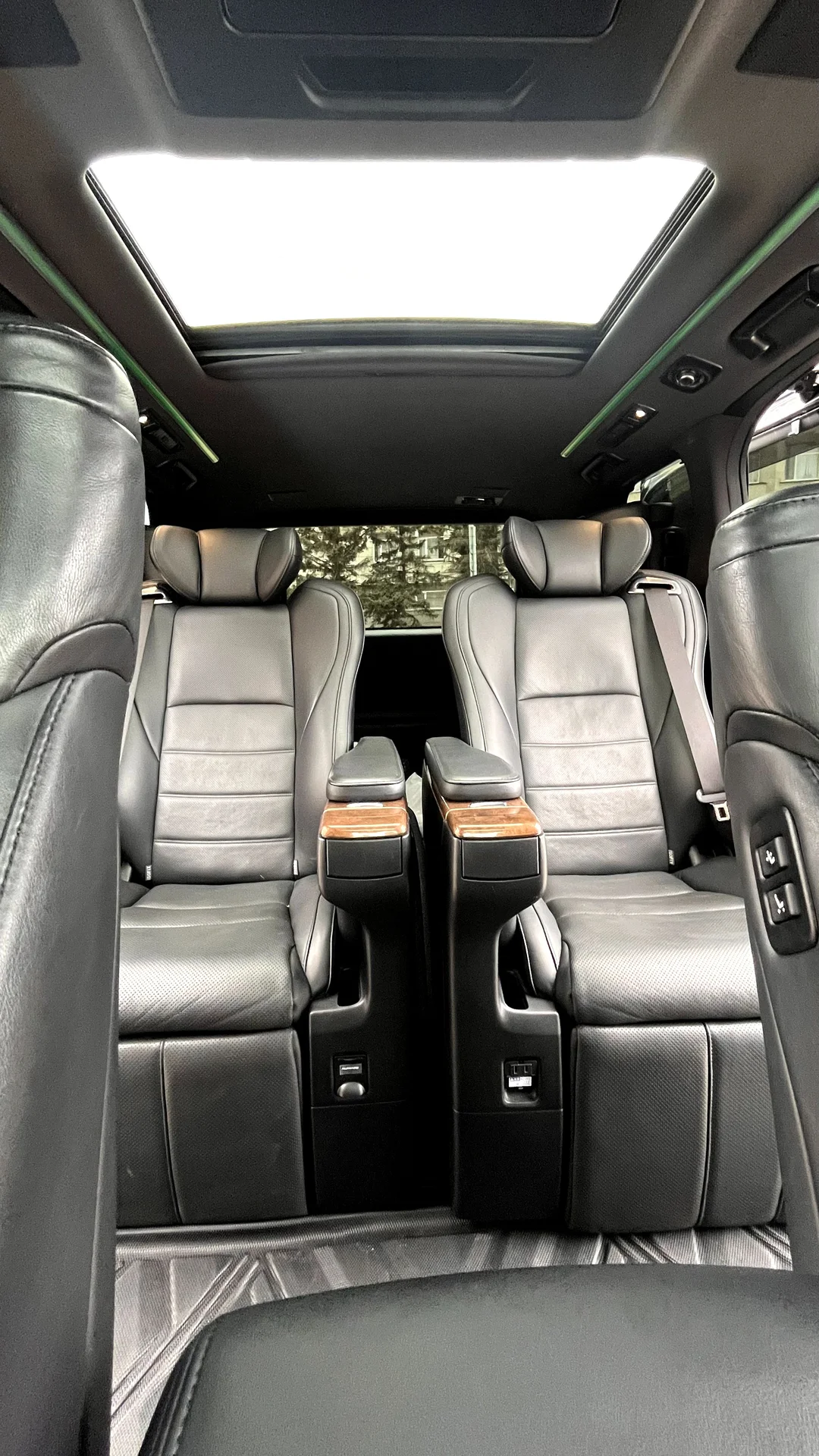 Toyota Alphard - миниатюра 28