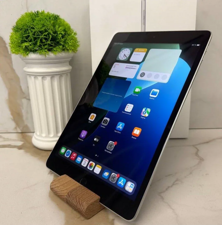 Apple iPad 2021 64Gb Wi-Fi A2602 - миниатюра 2