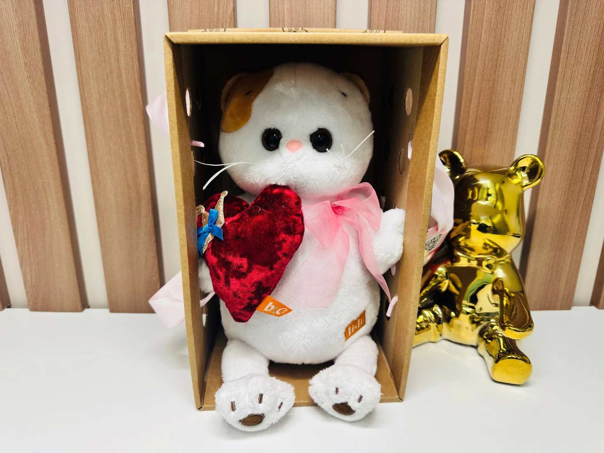 Мягкая игрушка Budi Basa LK24-074 Кошечка Ли-Ли с сердцем, 24 см - изображение 1