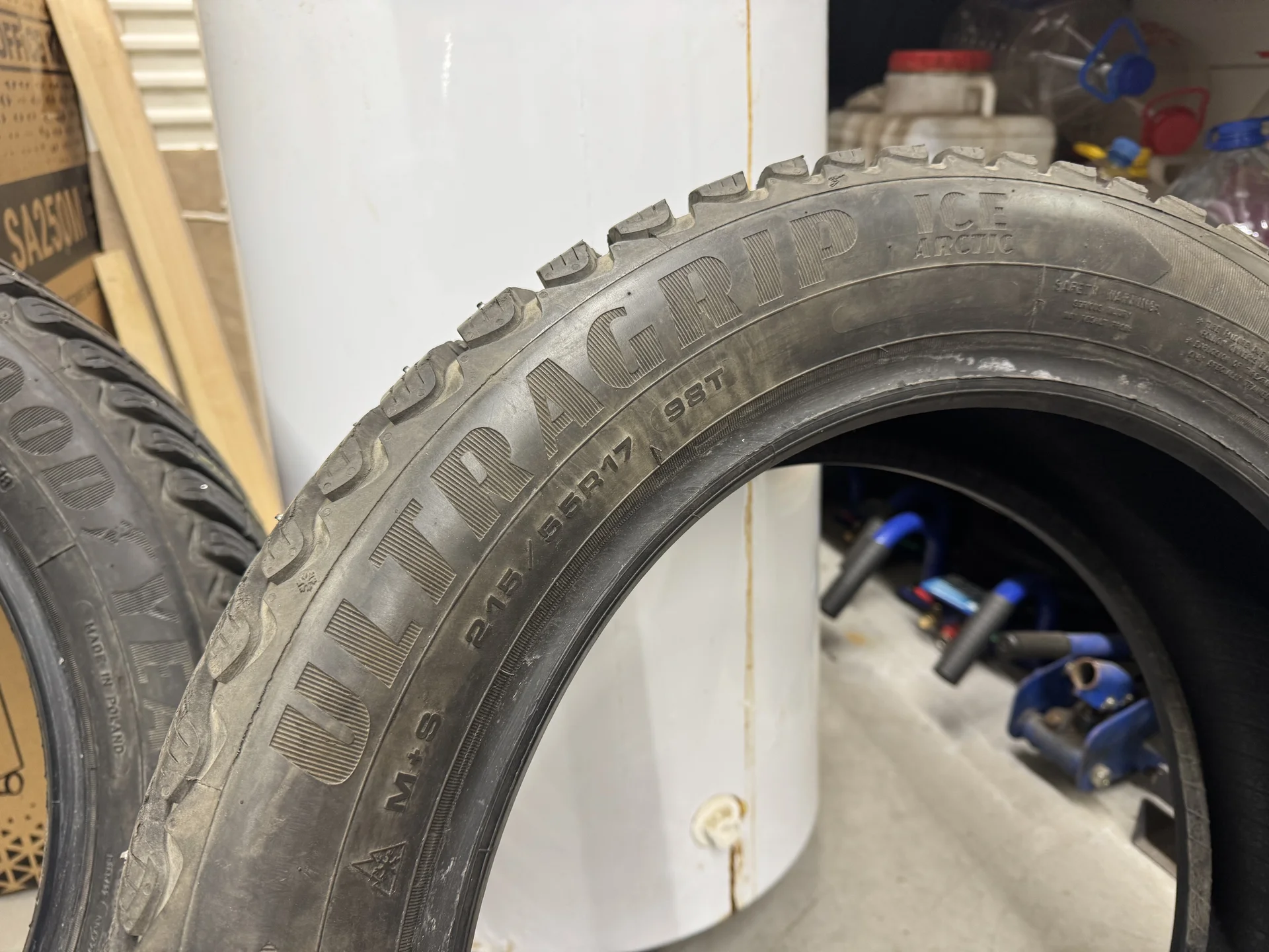 Goodyear Ultragrip Ice Arctic 215 55 r17 - миниатюра 3