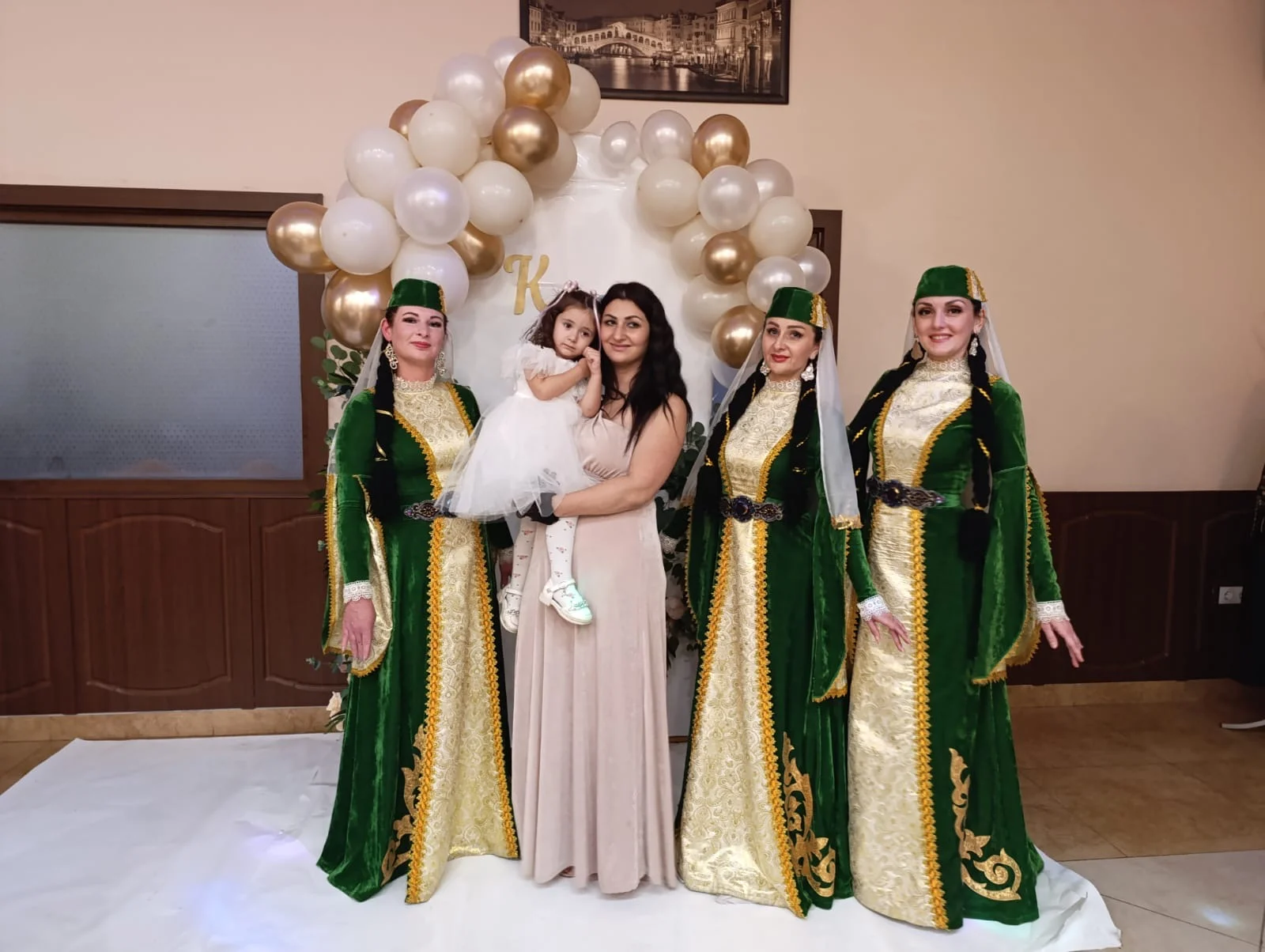 Танцы, световое шоу, ростовые куклы - миниатюра 5
