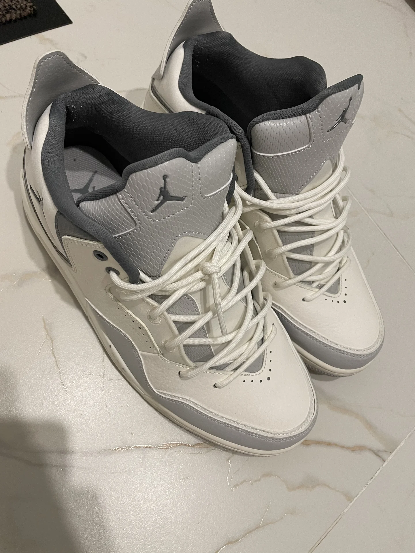 Кроссовки Air Jordan Courtside 23 'White Grey - изображение 1
