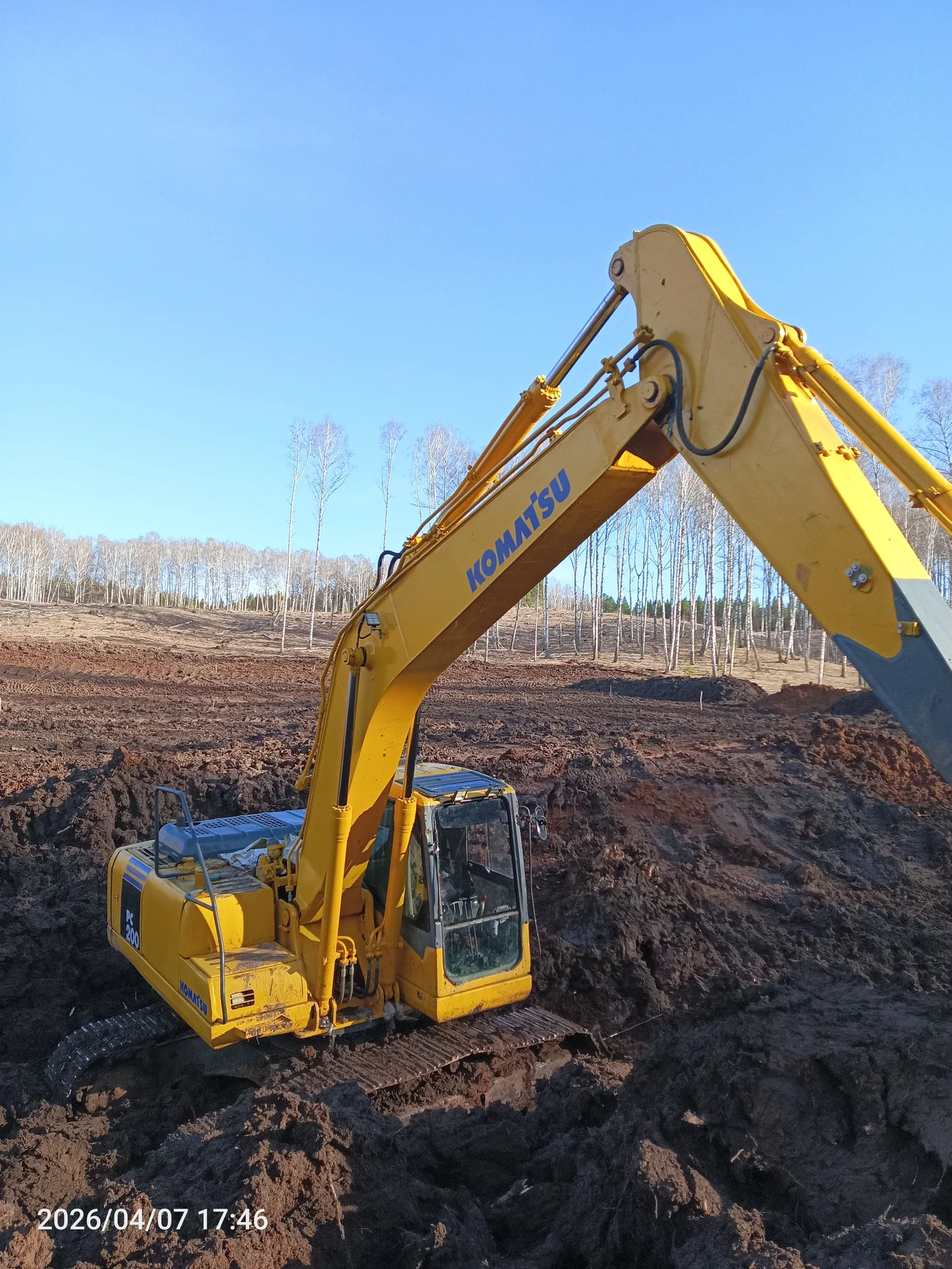 гусеничный экскаватор komatsu pc 200-7 - миниатюра 2