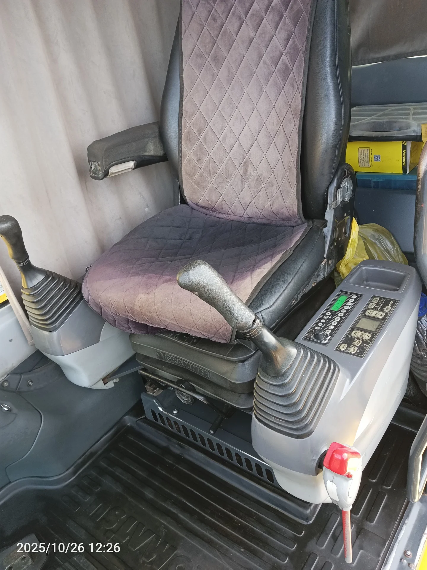гусеничный экскаватор komatsu pc 200-7 - миниатюра 5