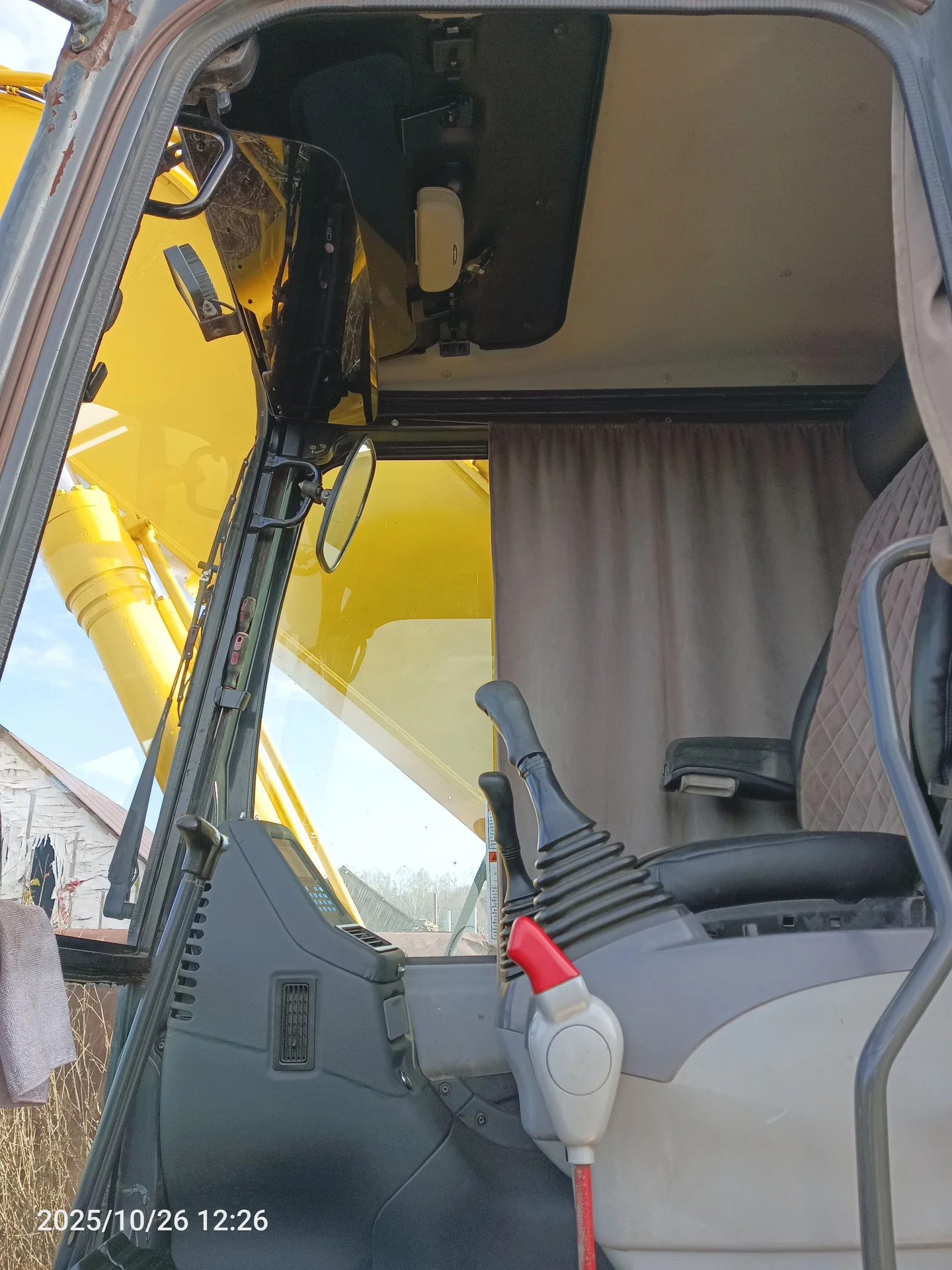 гусеничный экскаватор komatsu pc 200-7 - миниатюра 7