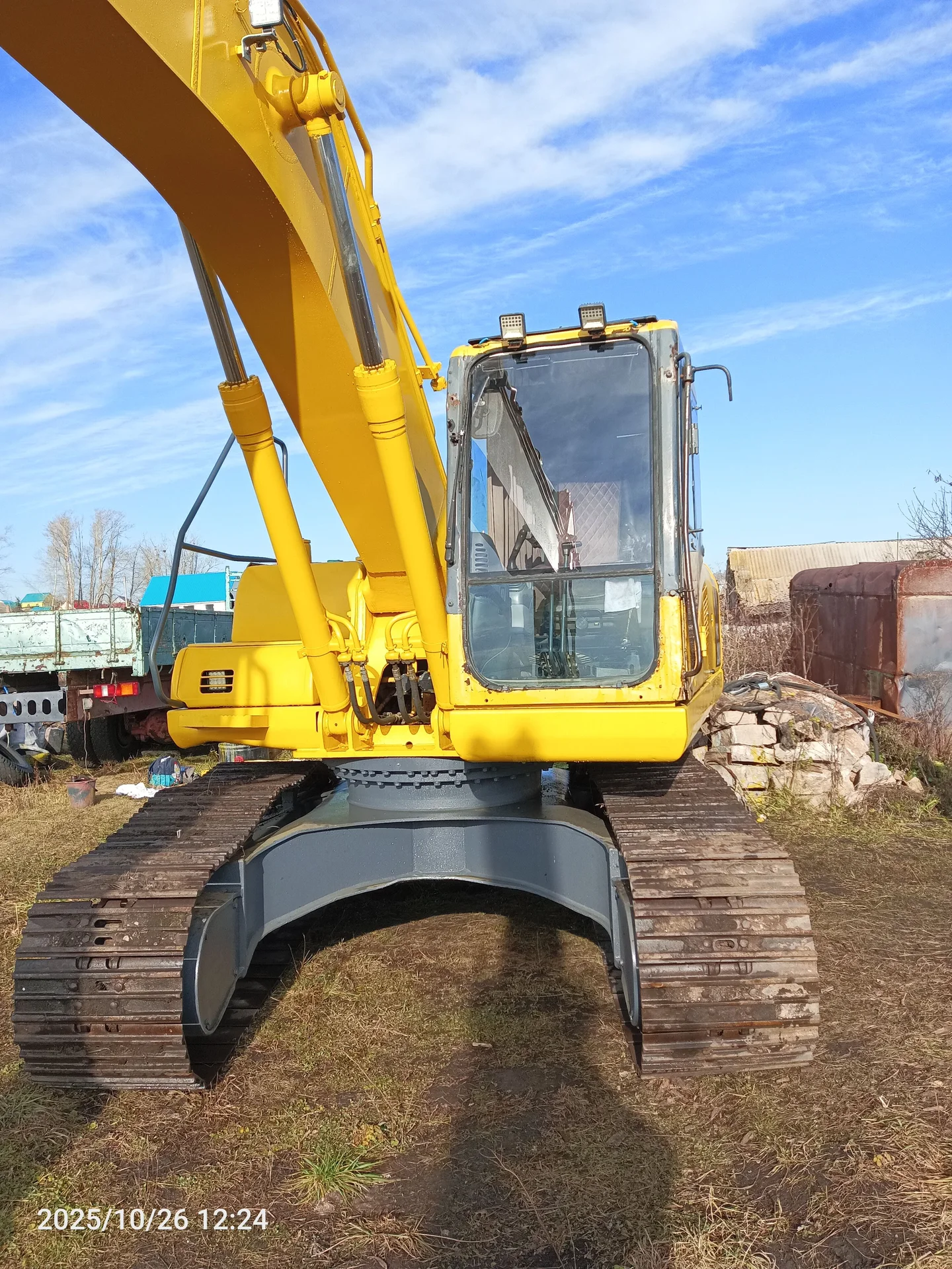 гусеничный экскаватор komatsu pc 200-7 - миниатюра 9