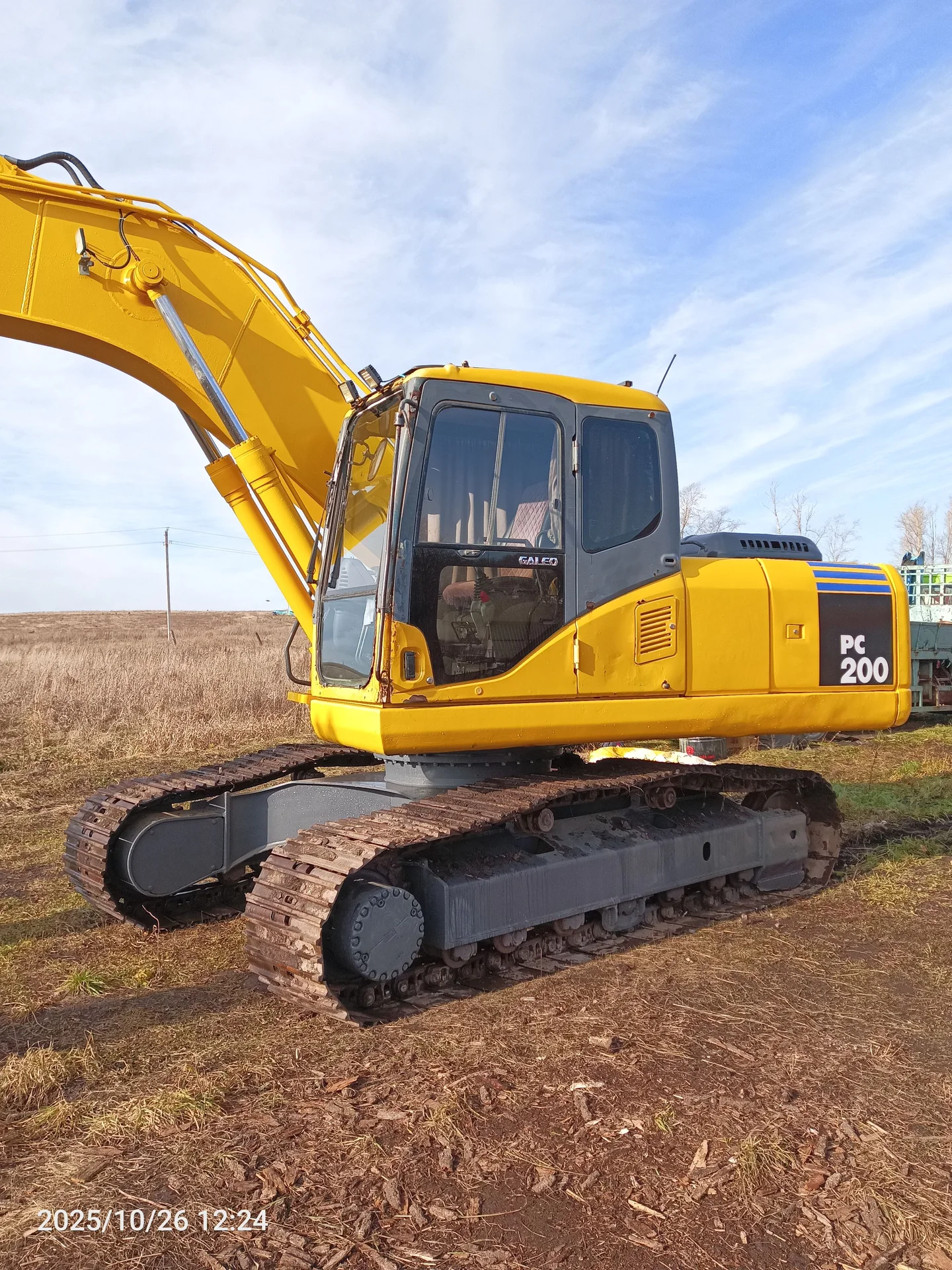 гусеничный экскаватор komatsu pc 200-7 - миниатюра 11