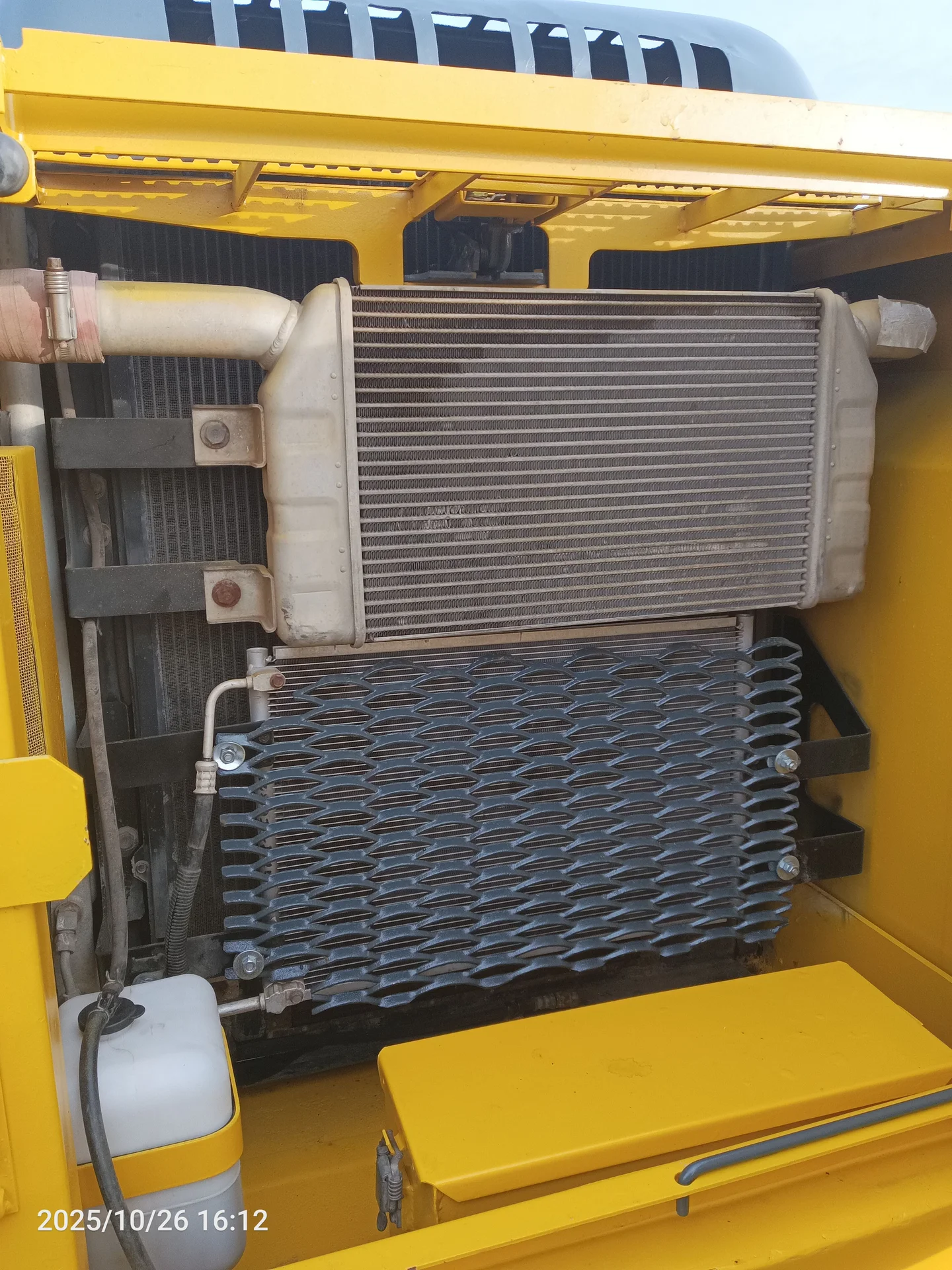 гусеничный экскаватор komatsu pc 200-7 - миниатюра 16