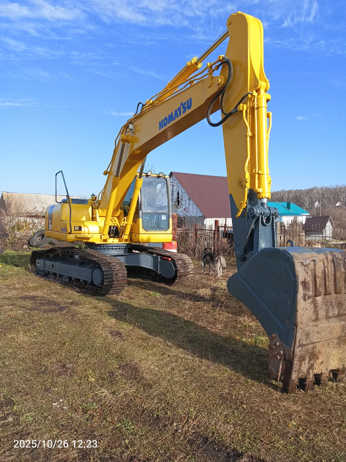 аренда гусеничного экскаватора Komatsu pc200 - изображение 1