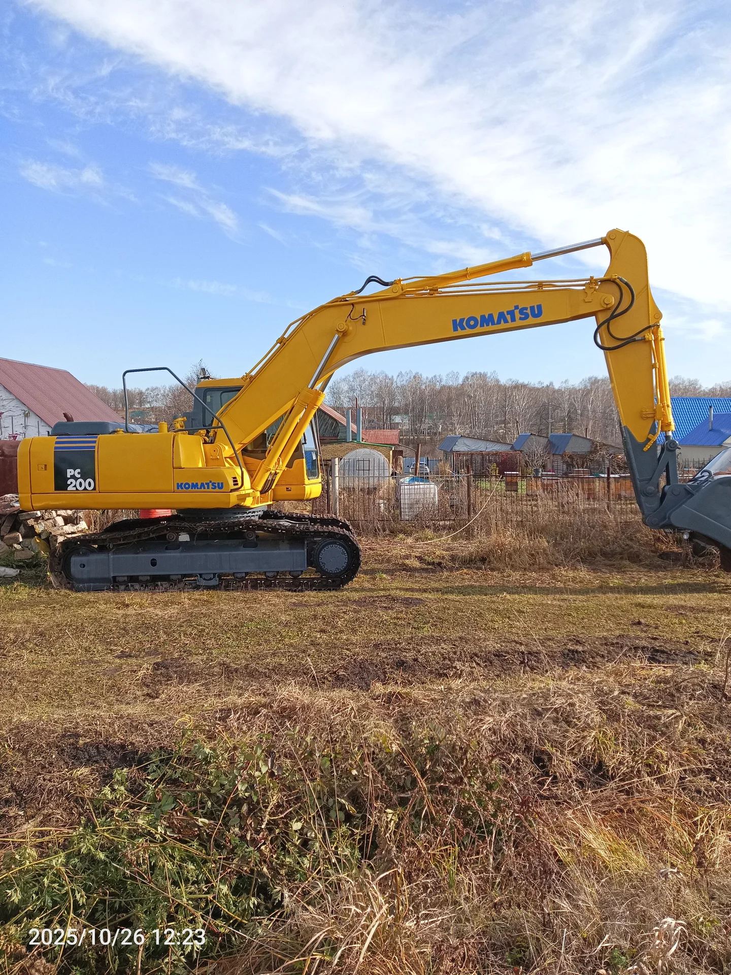 аренда гусеничного экскаватора Komatsu pc200 - миниатюра 2