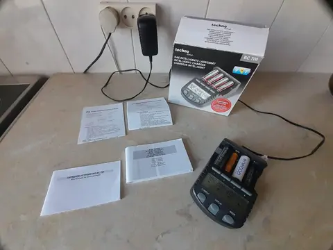 Зарядное устройство  TechnoLine-BC-700