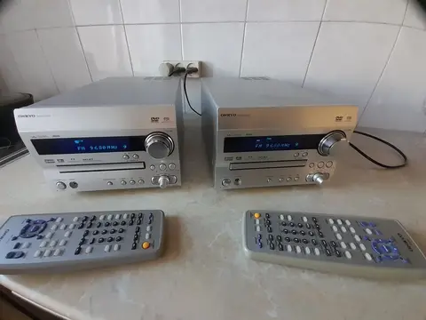 Центры музыкальные Onkyo DR-815.
