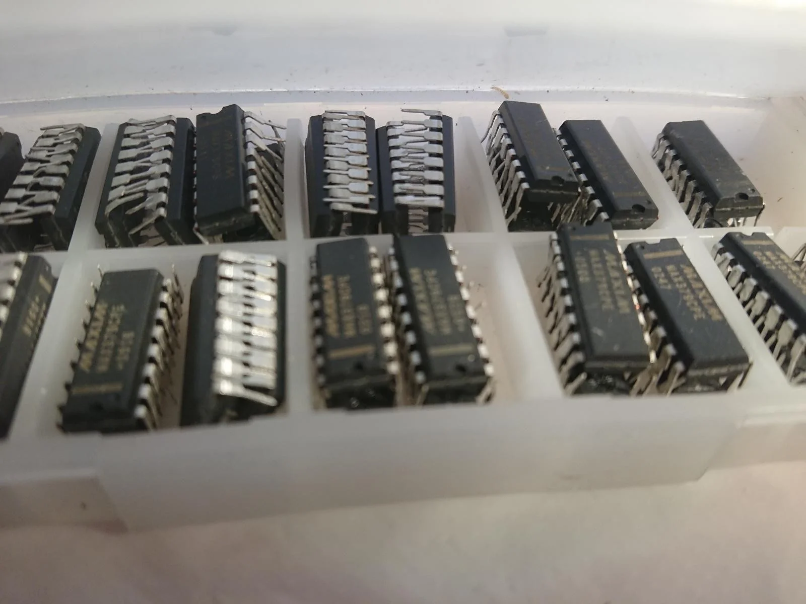 Микросхема MAX379CPE MAXIM - миниатюра 4