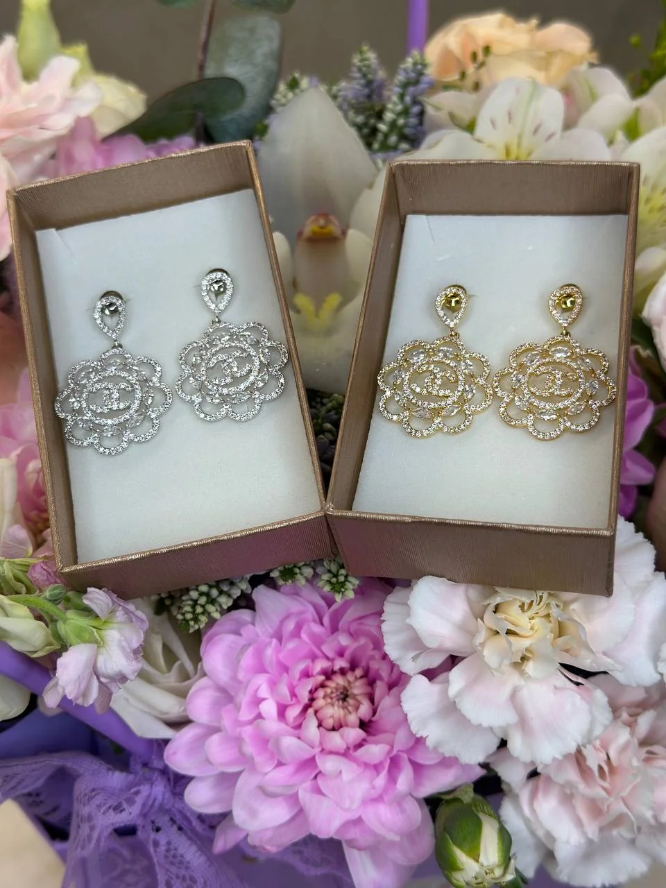 Серьги в стиле Chanel в подарочной упаковке новые - изображение 1