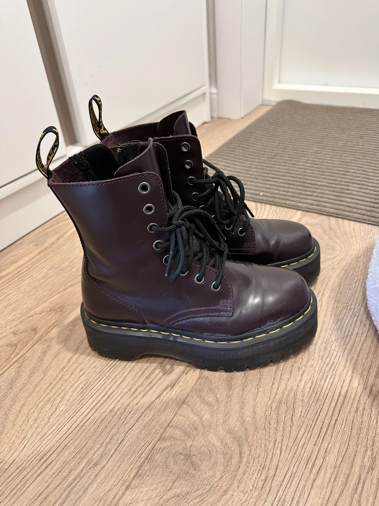 Dr martens cherry red ботинки - миниатюра 2