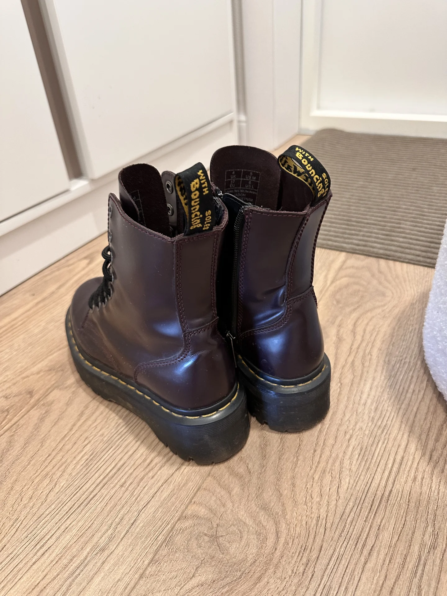 Dr martens cherry red ботинки - миниатюра 3