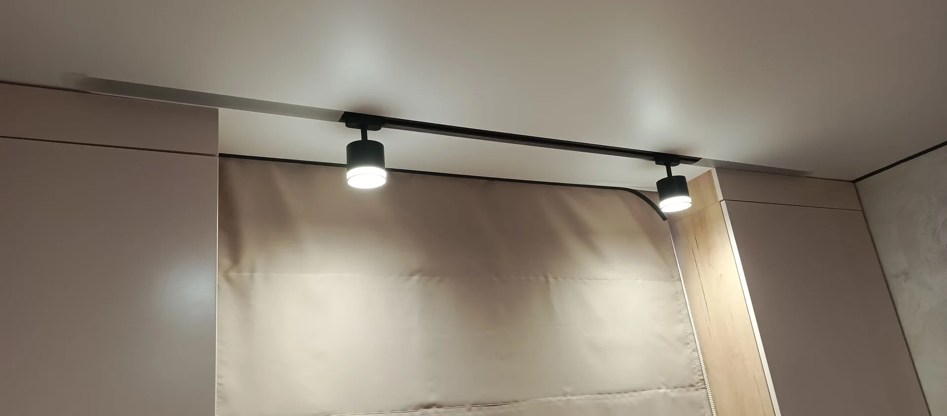 Натяжные потолки - миниатюра 4