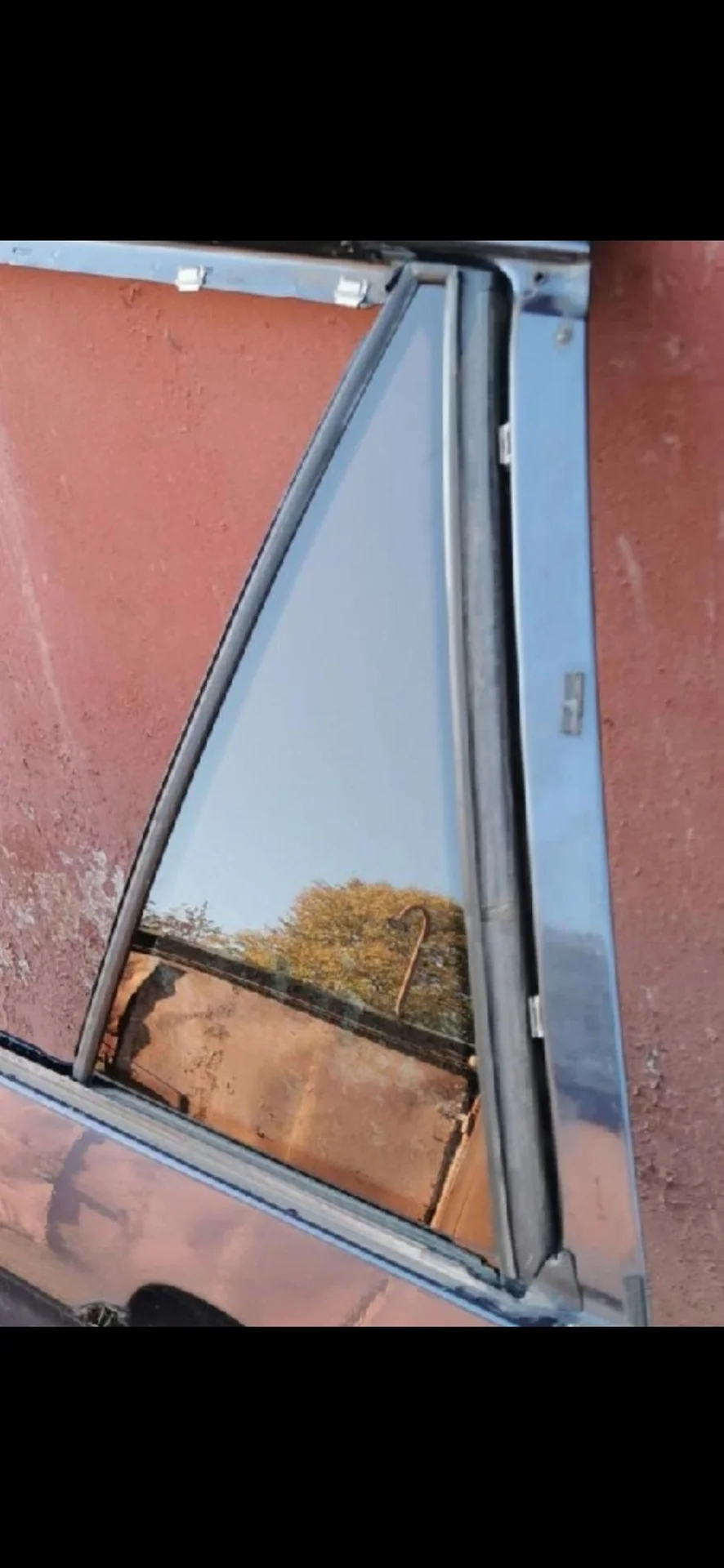 Стекло (треугольник) задней двери BMW X5 E53 - изображение 1