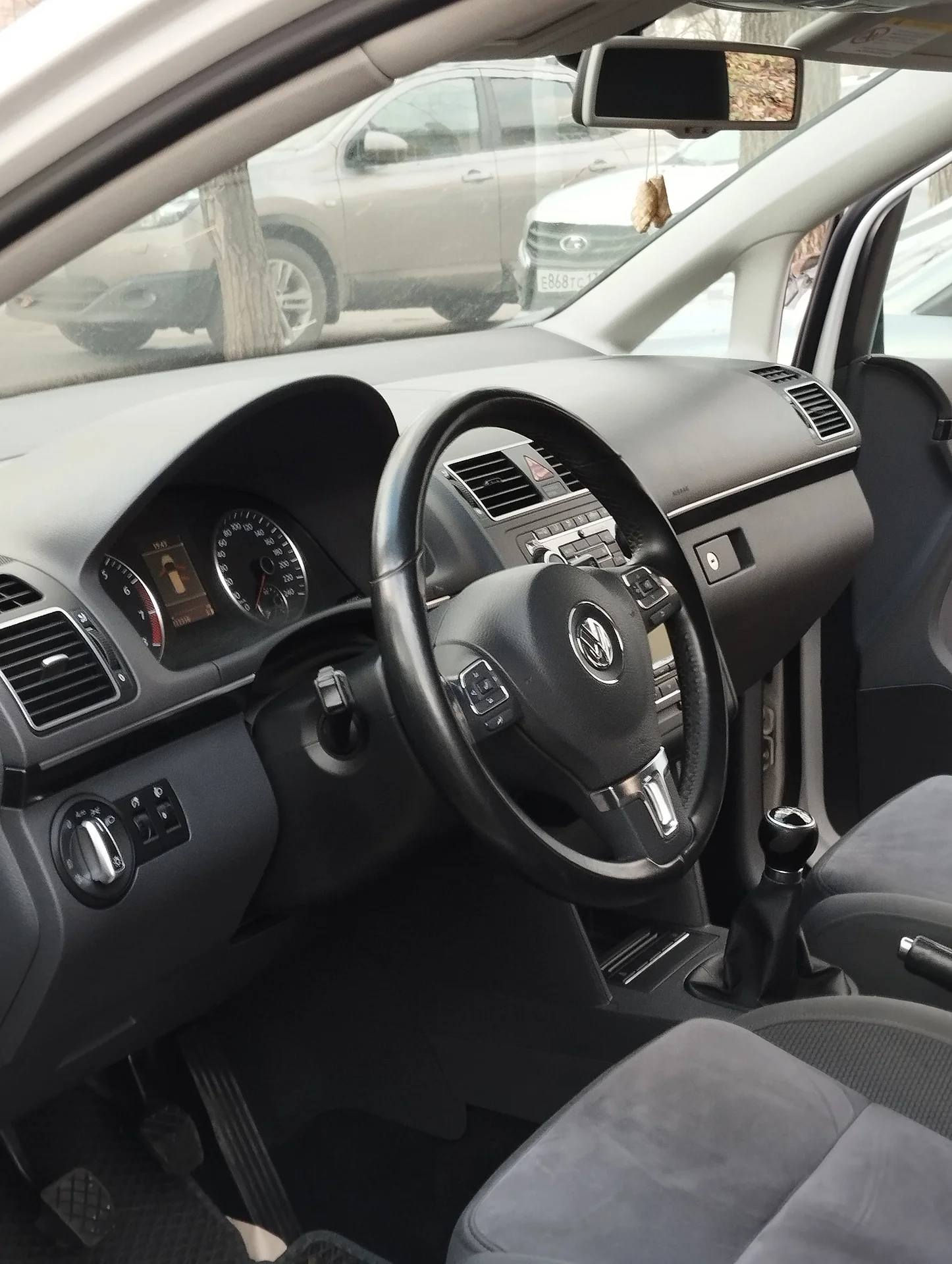 Volkswagen Touran - миниатюра 9
