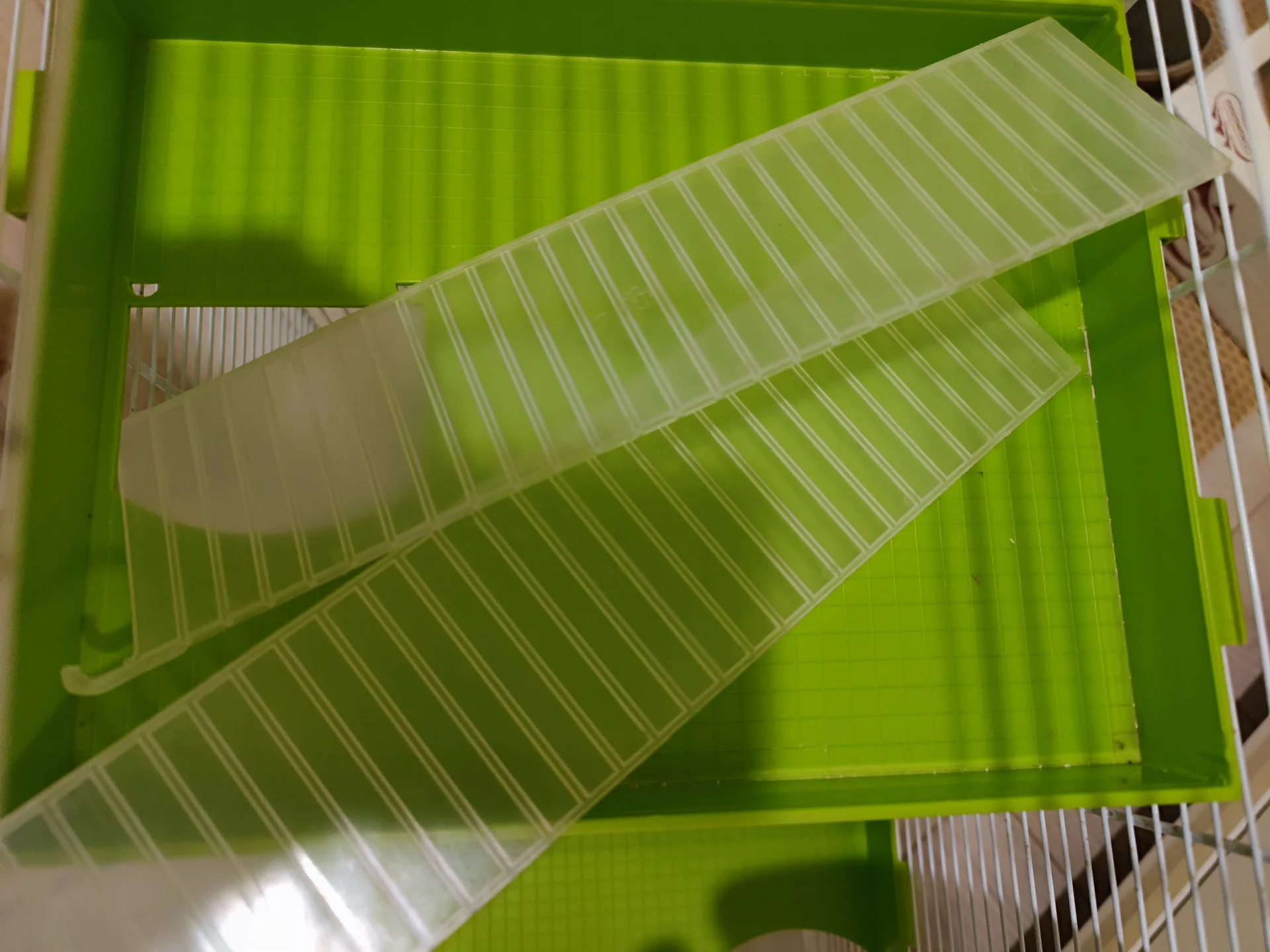 Полки Ferplast, колесо беговое, лежанки, кормушка - миниатюра 9