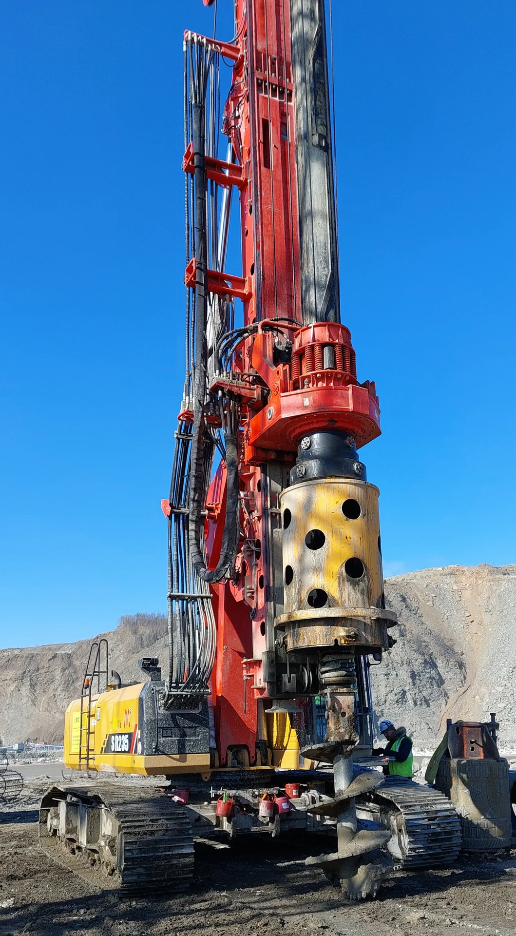 Аренда буровой SANY SR235 с обсадным столом - миниатюра 2