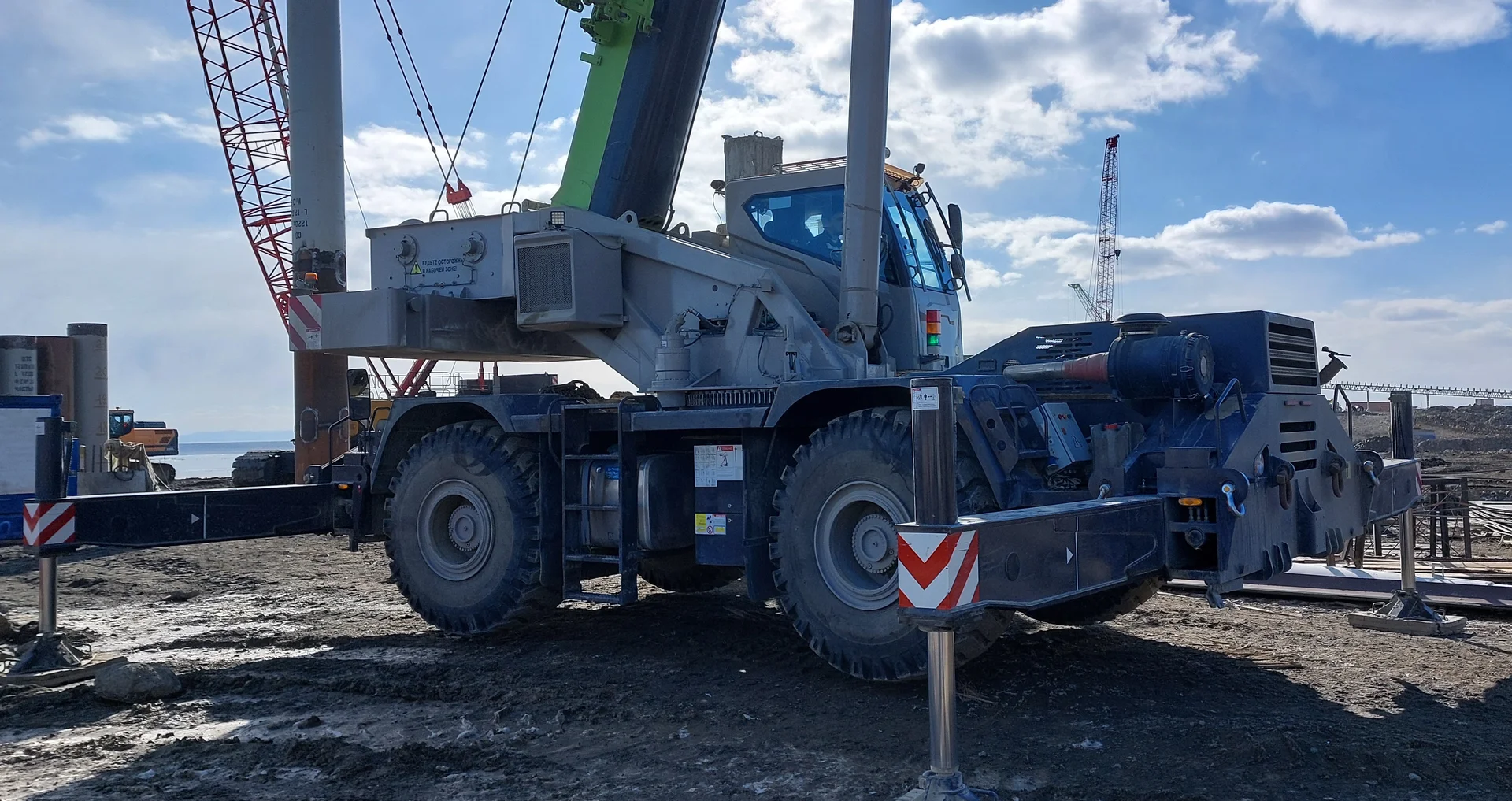 Аренда и услуги Кран самоходный Zoomlion ZRT600 - 60 т. - миниатюра 2