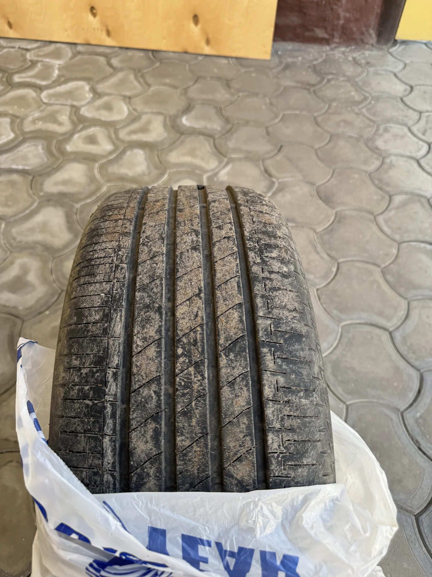 Bridgestone r18 215/45 летняя - миниатюра 5