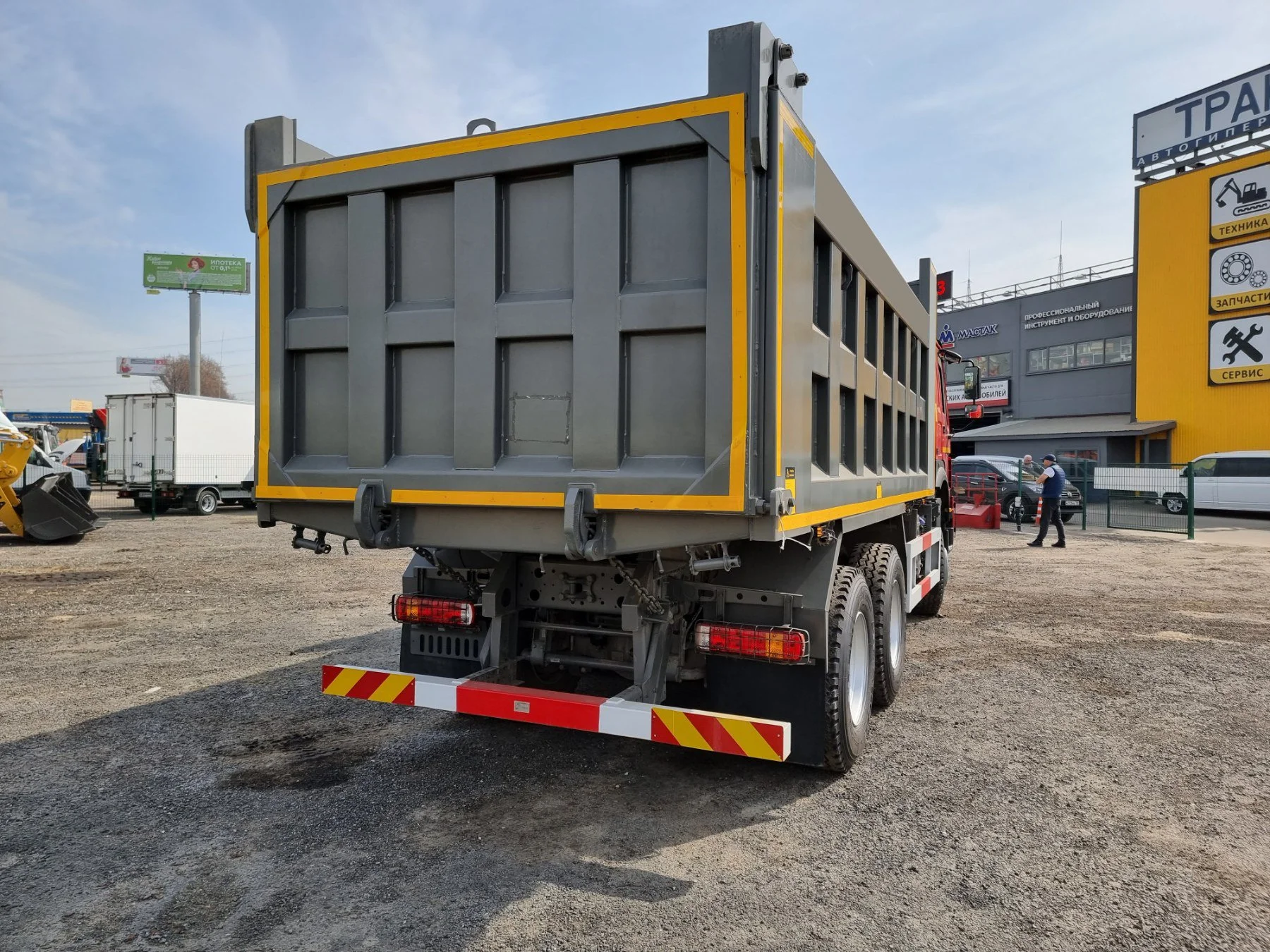 Самосвал HOWO HW76 6X4 (19 КУБ.М.) - миниатюра 4