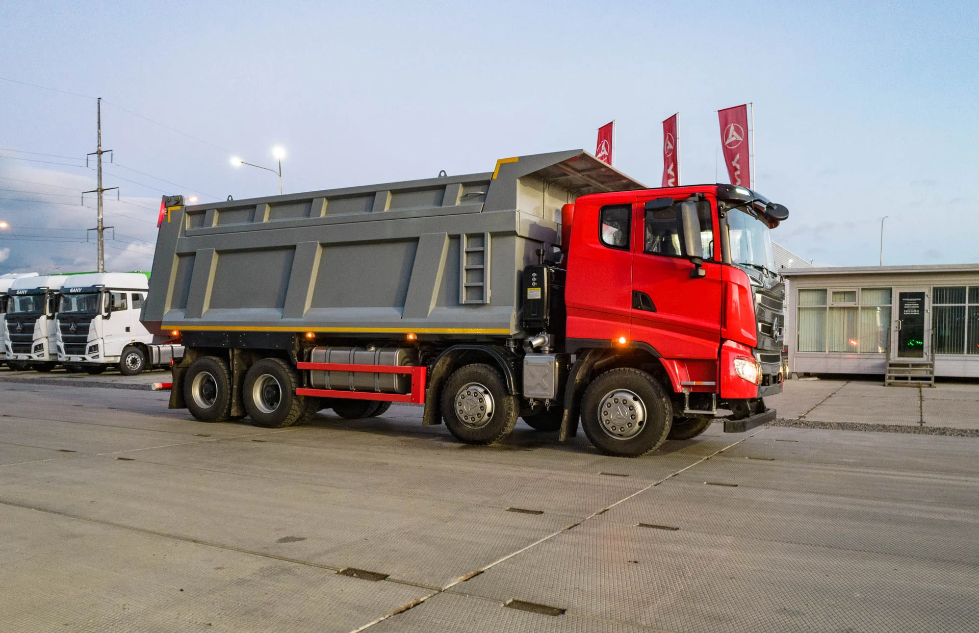 Шоссейный самосвал Sany 8х4 SYZ434C-8S(V) - миниатюра 3