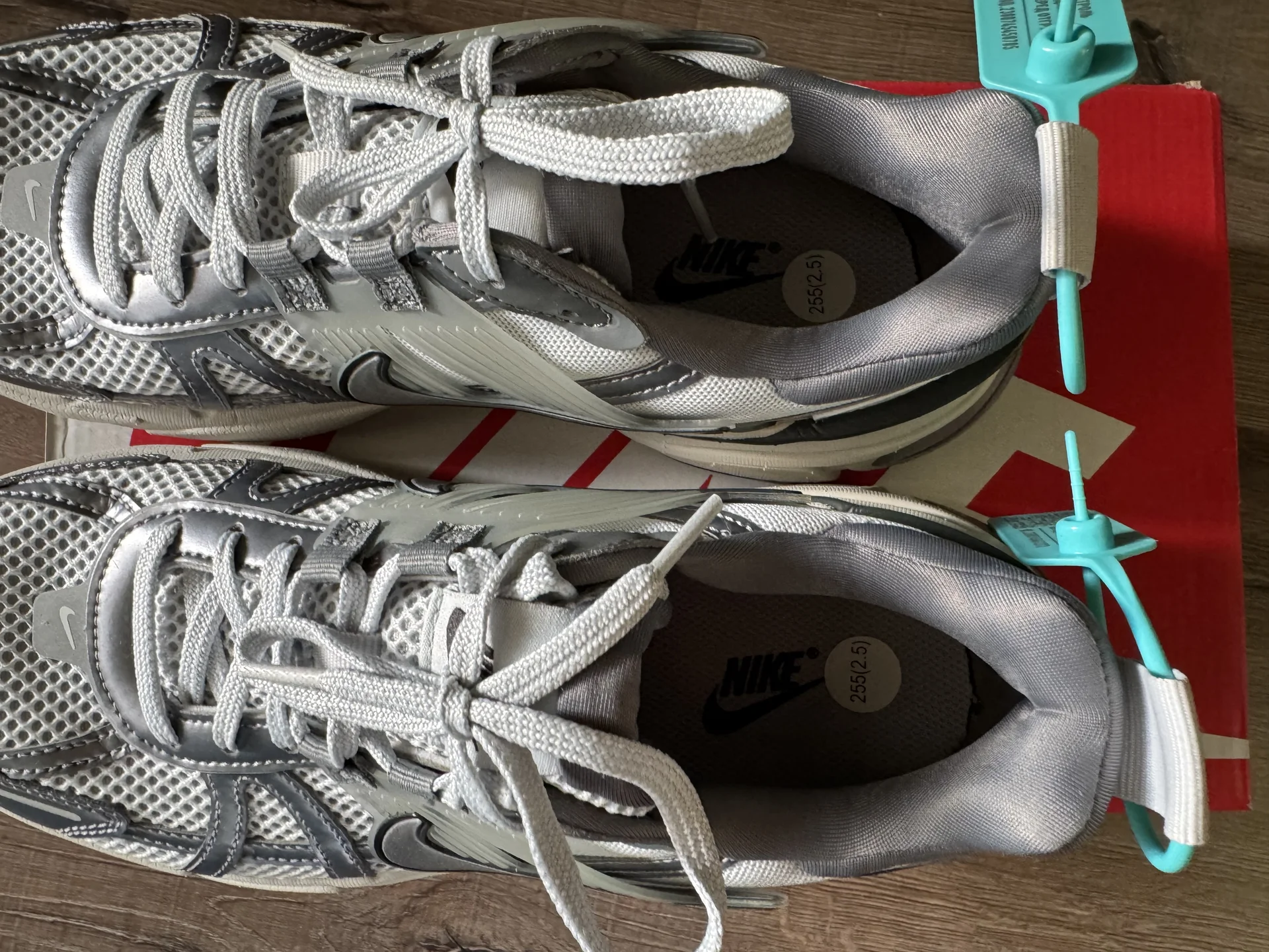 Кроссовки Nike - миниатюра 2