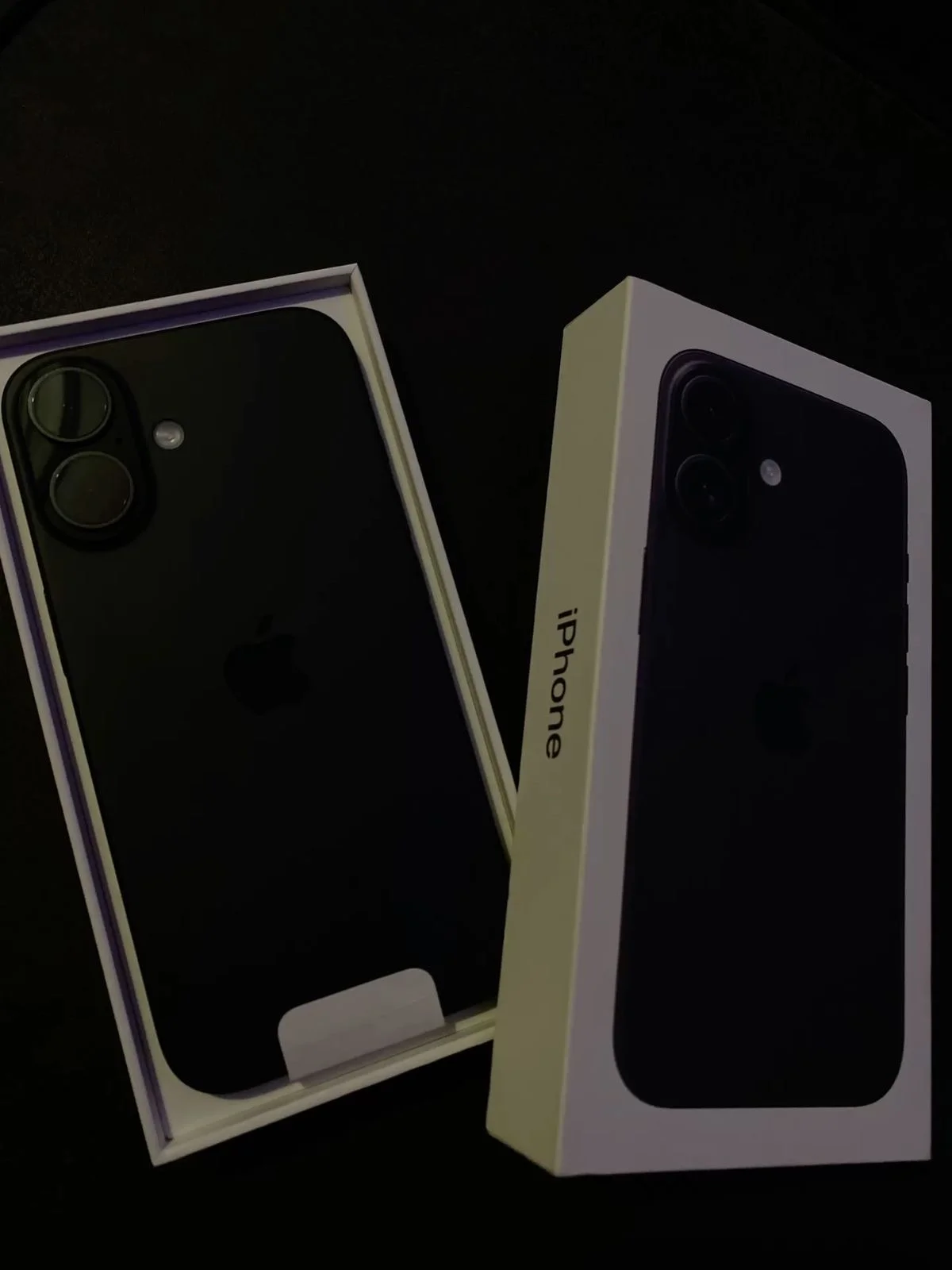IPhone 16  Black 256 ГБ - миниатюра 2
