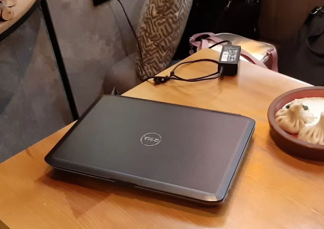 Ноутбук Dell на i5 8озу ссд256 для всех задач - миниатюра 2