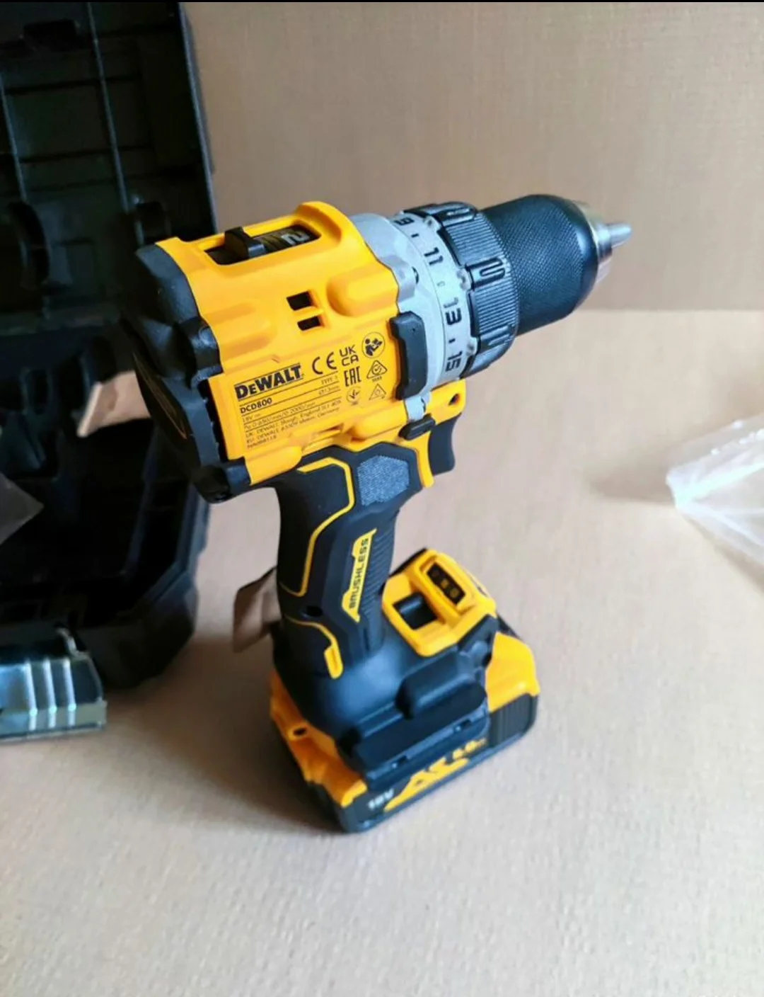 Дрель шуруповерт DeWalt DCD800 18V (DCD800P2T) - изображение 1
