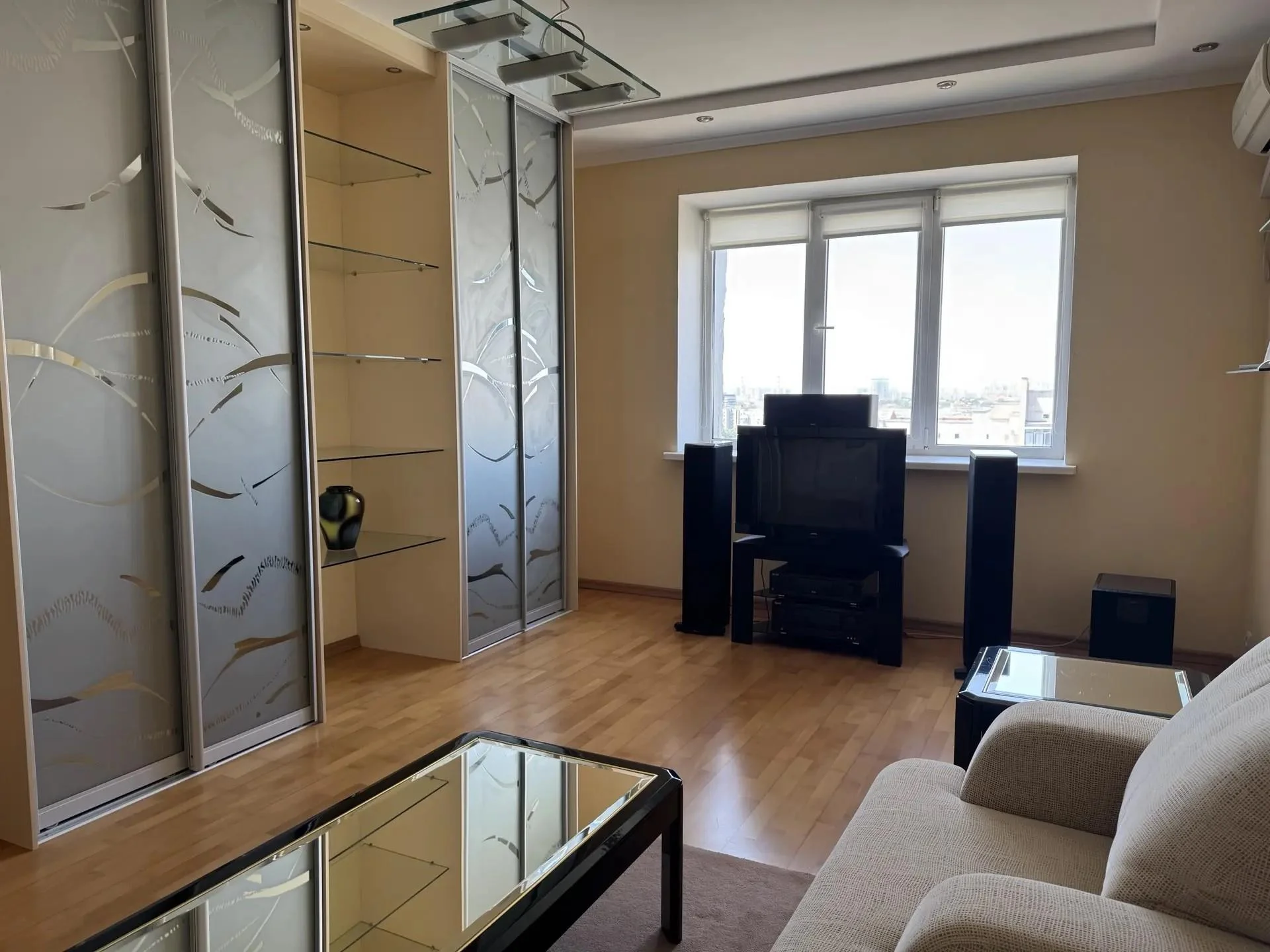 Продам 2-комнатную в КМР с закрытой территорией - миниатюра 3