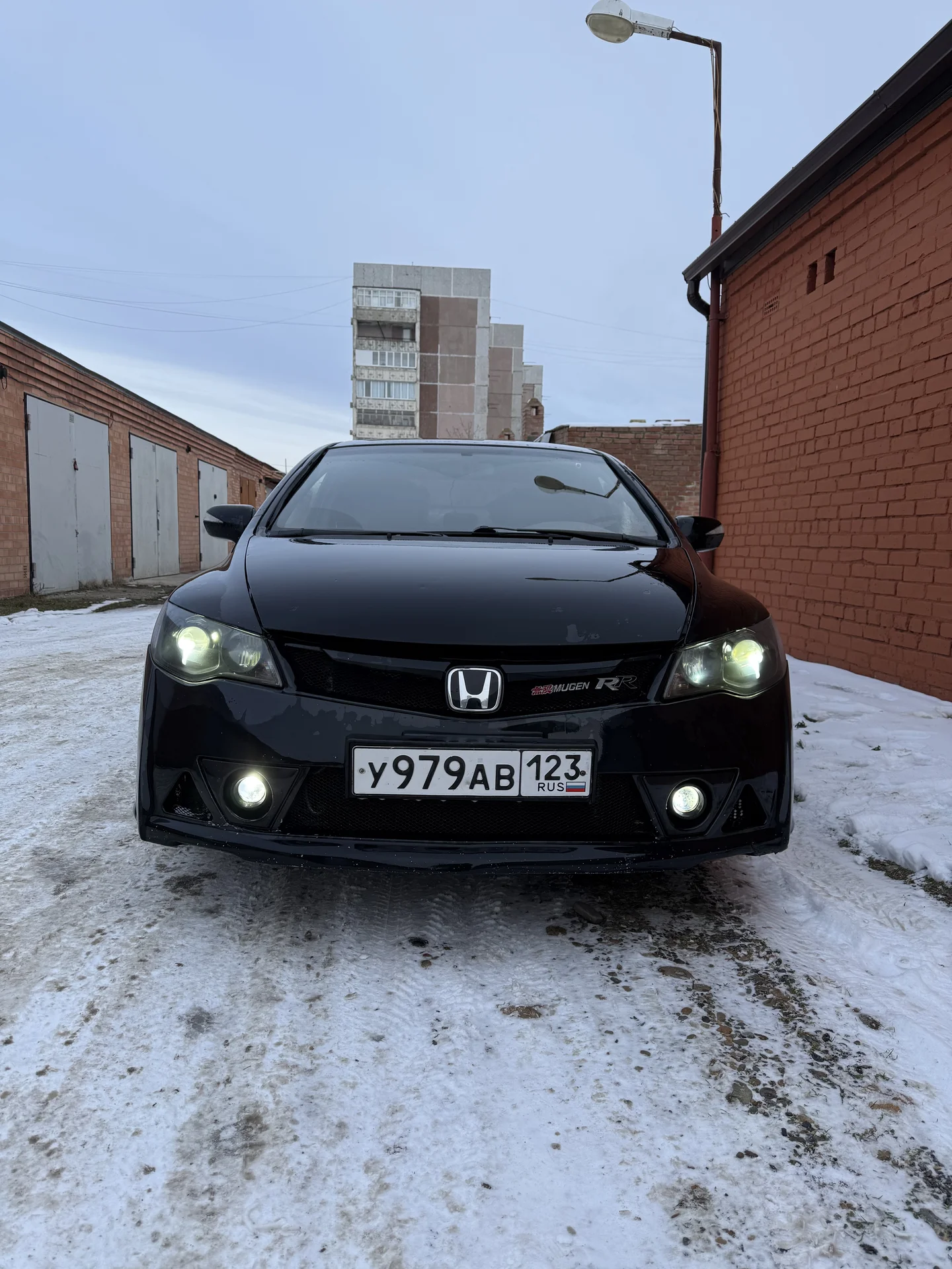 Honda Civic 8 4D - изображение 1