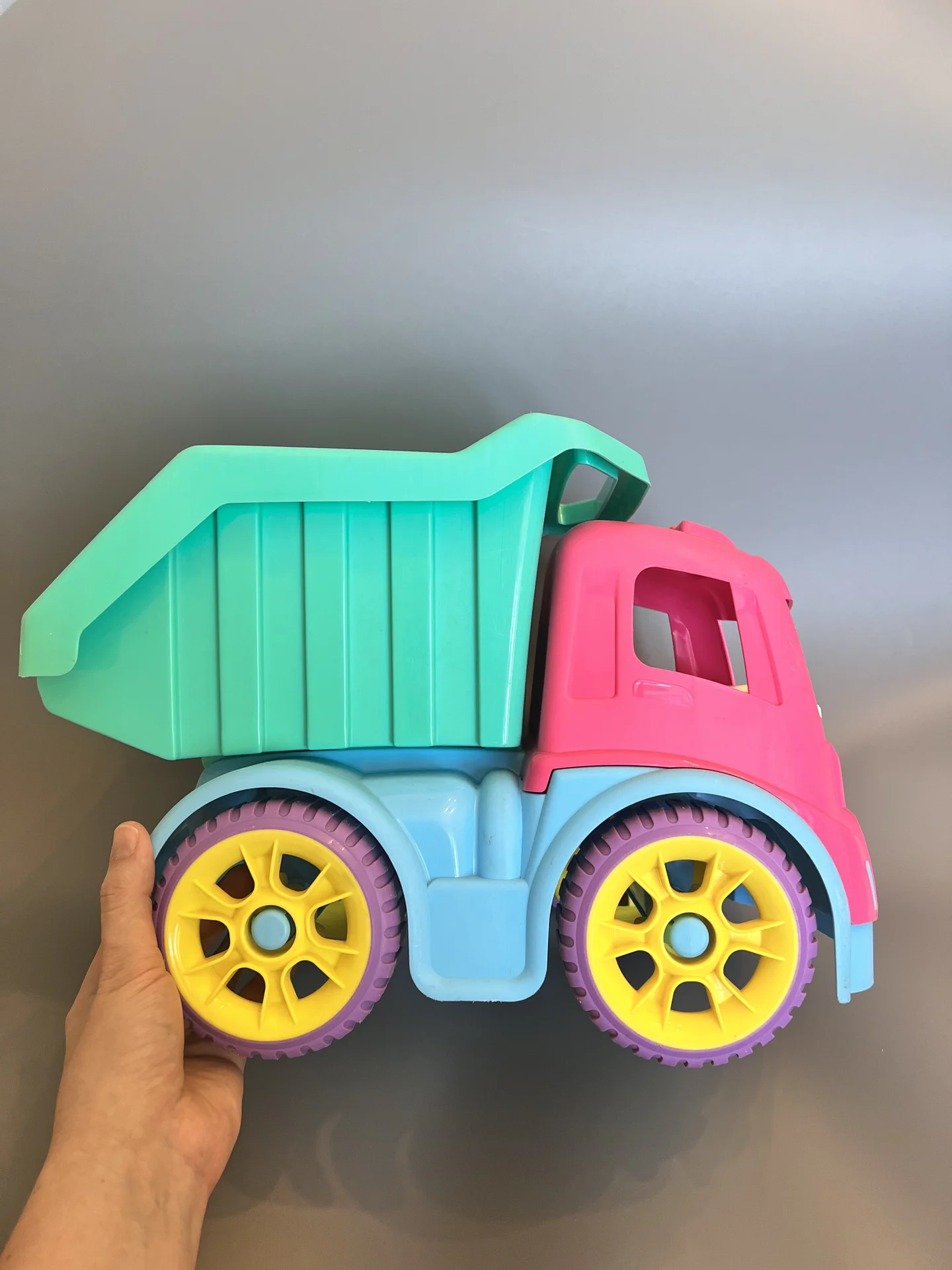 Игрушка большой грузовик - изображение 1