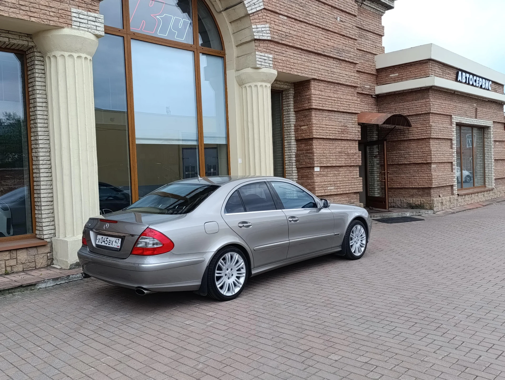 Mercedes-Benz E-класс - миниатюра 4