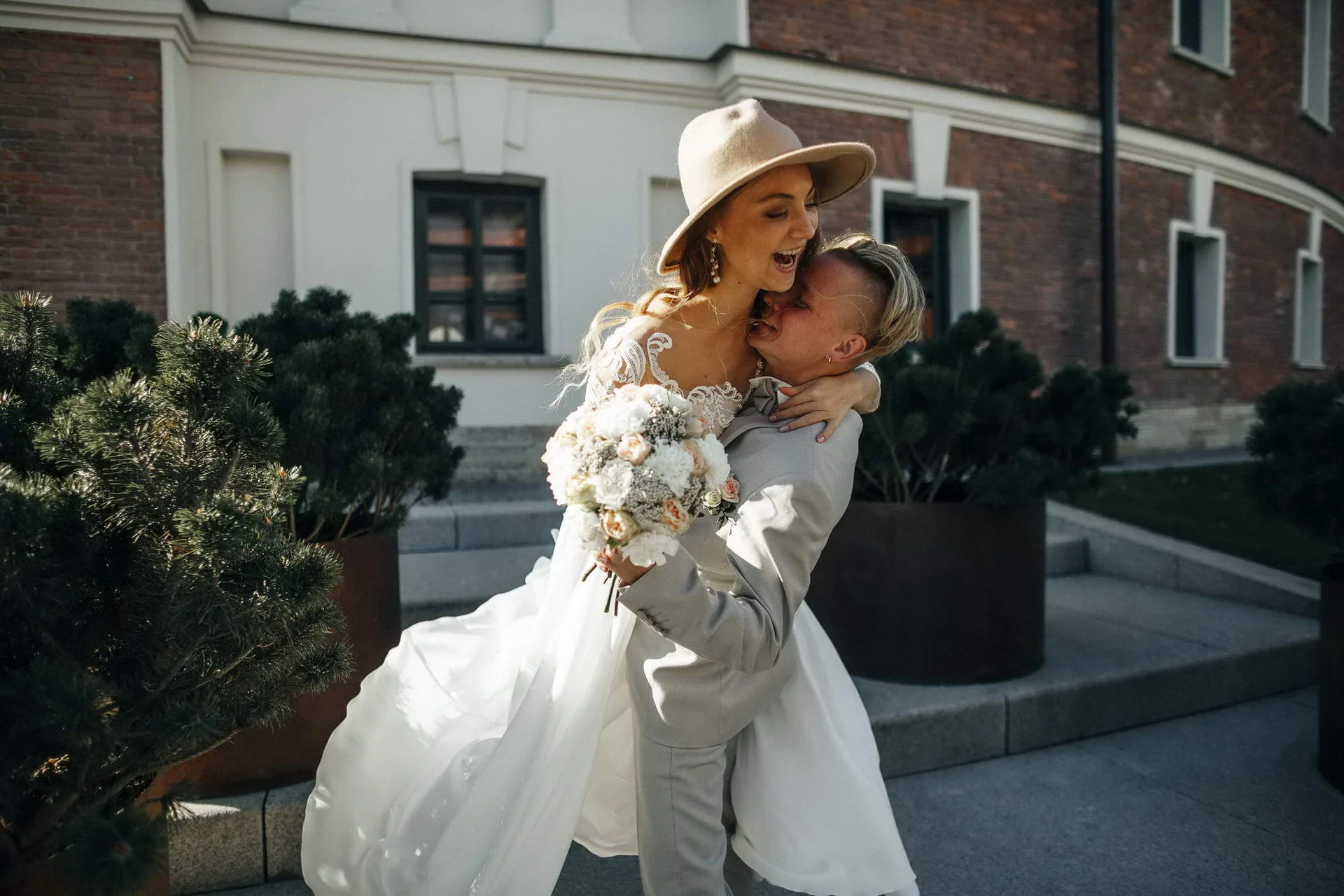 Свадебный фотограф на свадьбу венчание загс. Видео - миниатюра 26