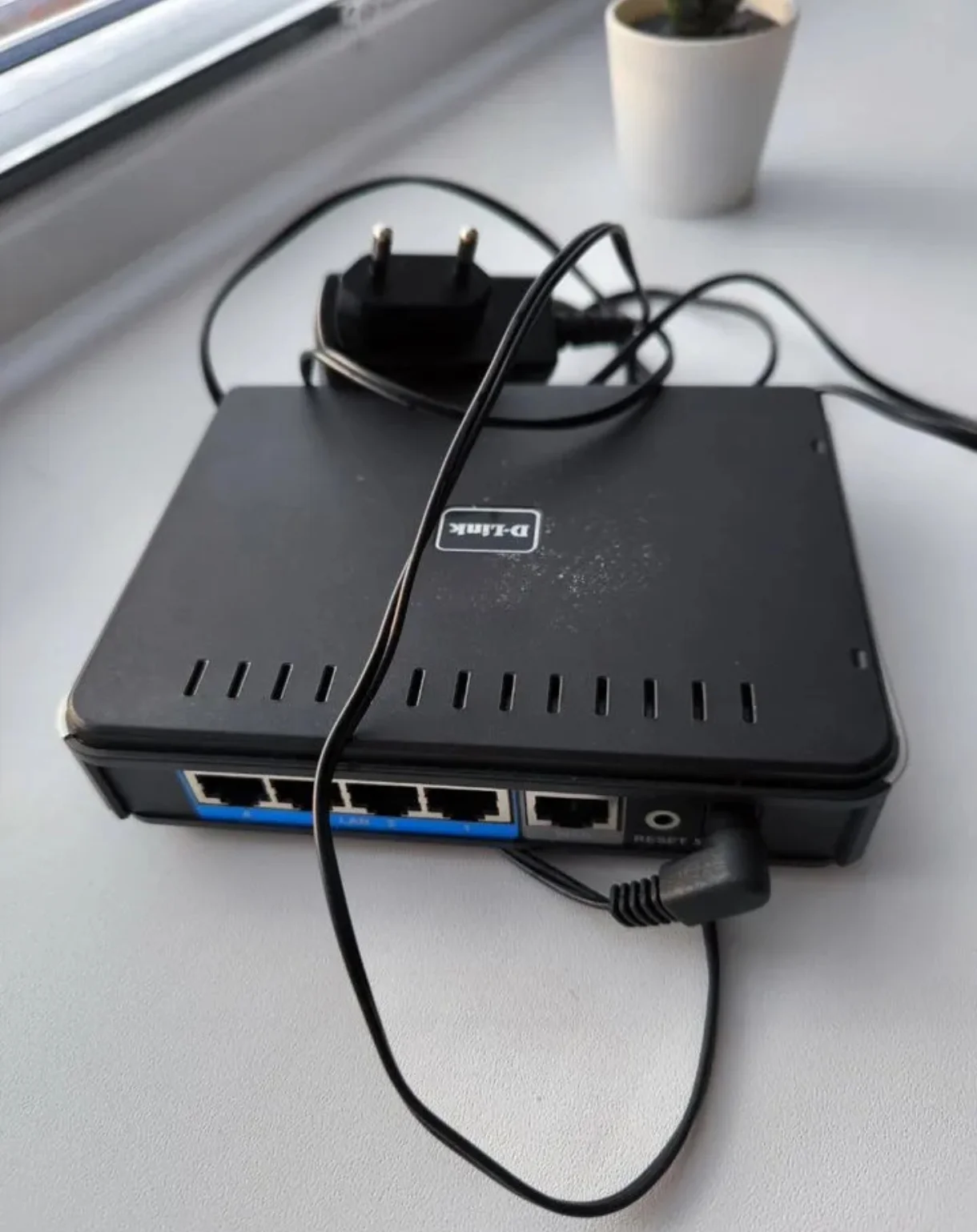 Роутер коммутатор Dlink Dir-100 с блоком питания 5В 1,2А - миниатюра 2
