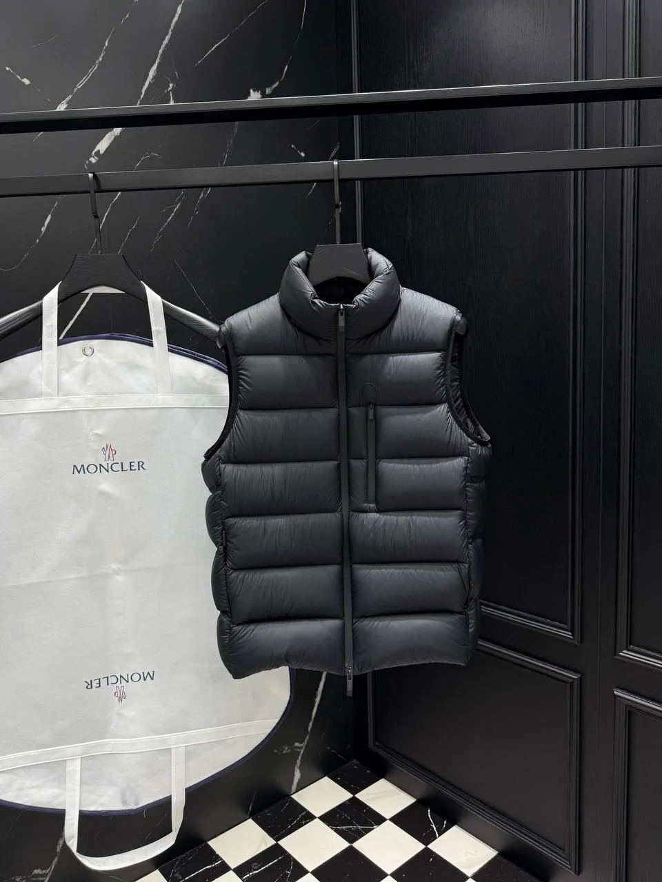 Жилет Moncler - изображение 1