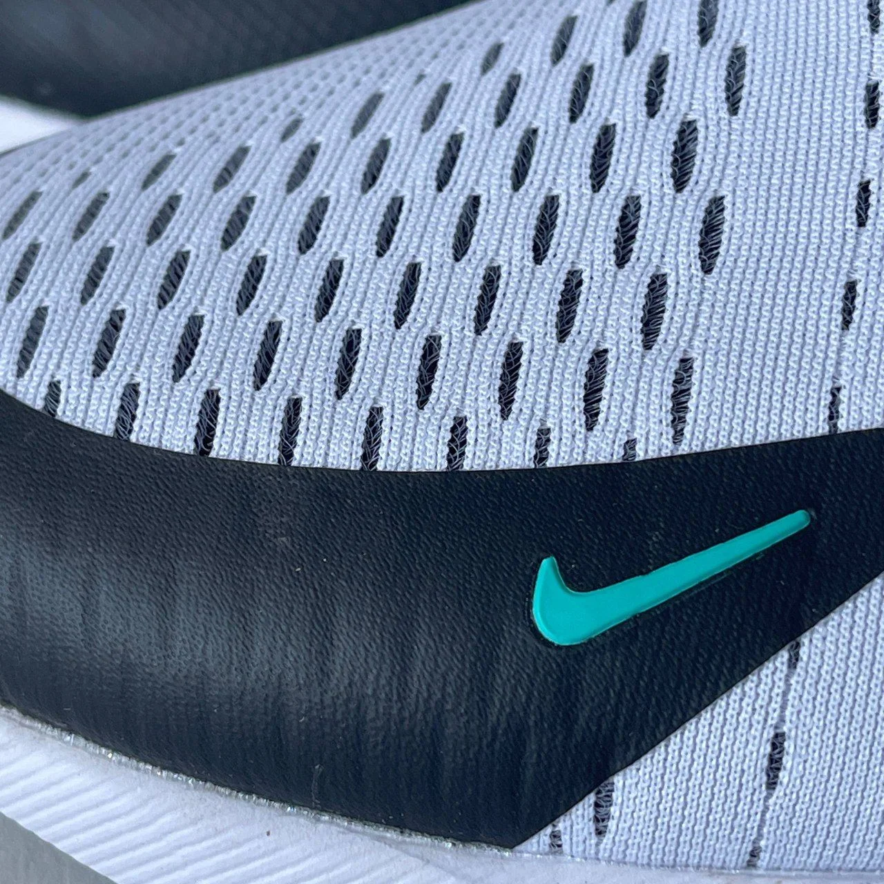 Кроссовки Nike Air Max 270 (44 размер) - миниатюра 7