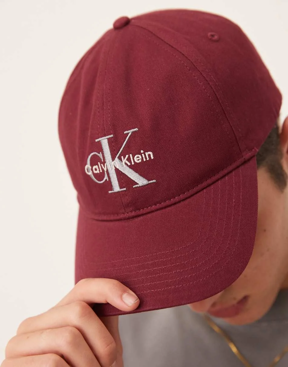 Бейсболка Calvin Klein оригинал с вышивкой новая - изображение 1