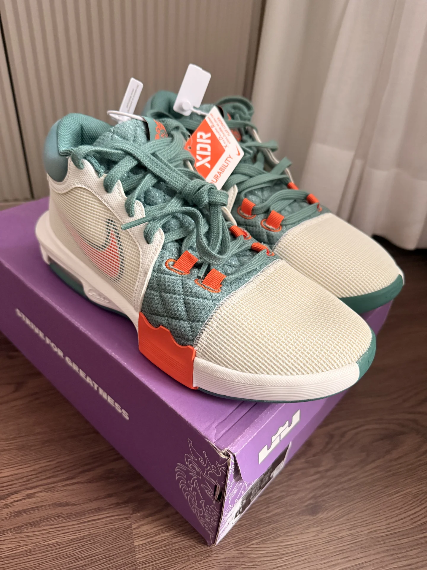Кроссовки Nike LeBron Witness - миниатюра 2